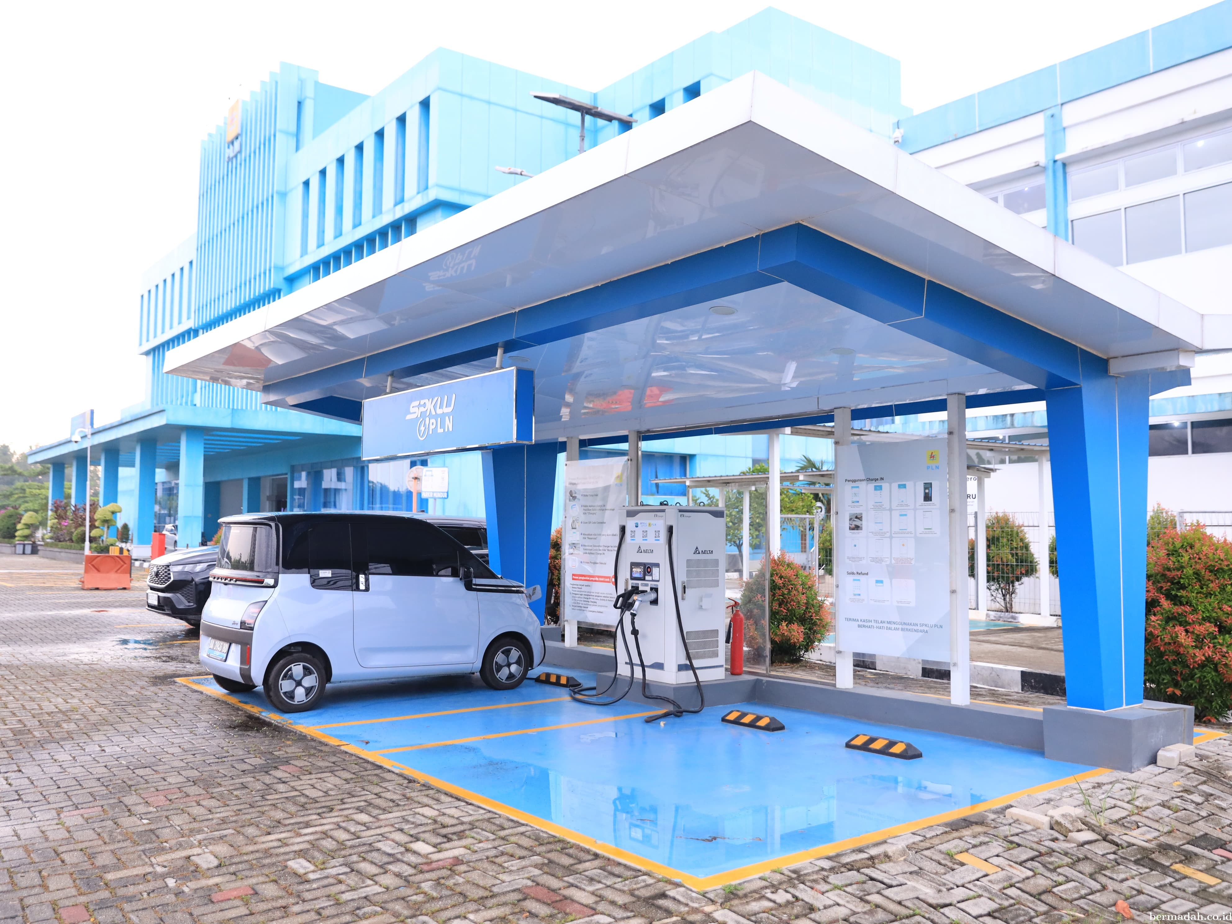 Pengguna Mobil Listrik Pilih Gunakan SPKLU PLN Untuk Mengisi Daya Kendaraan Listrik