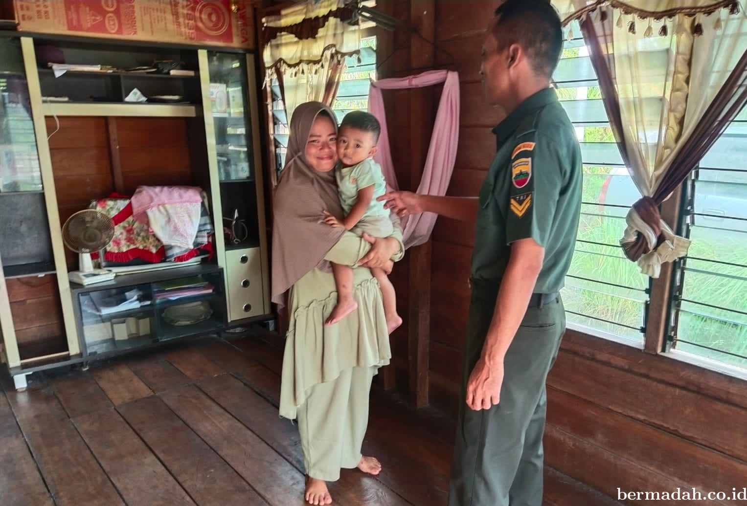 Selasa 30 April, Babinsa Koramil 02/SA Follow up/mengunjungi anak Asuh Stunting