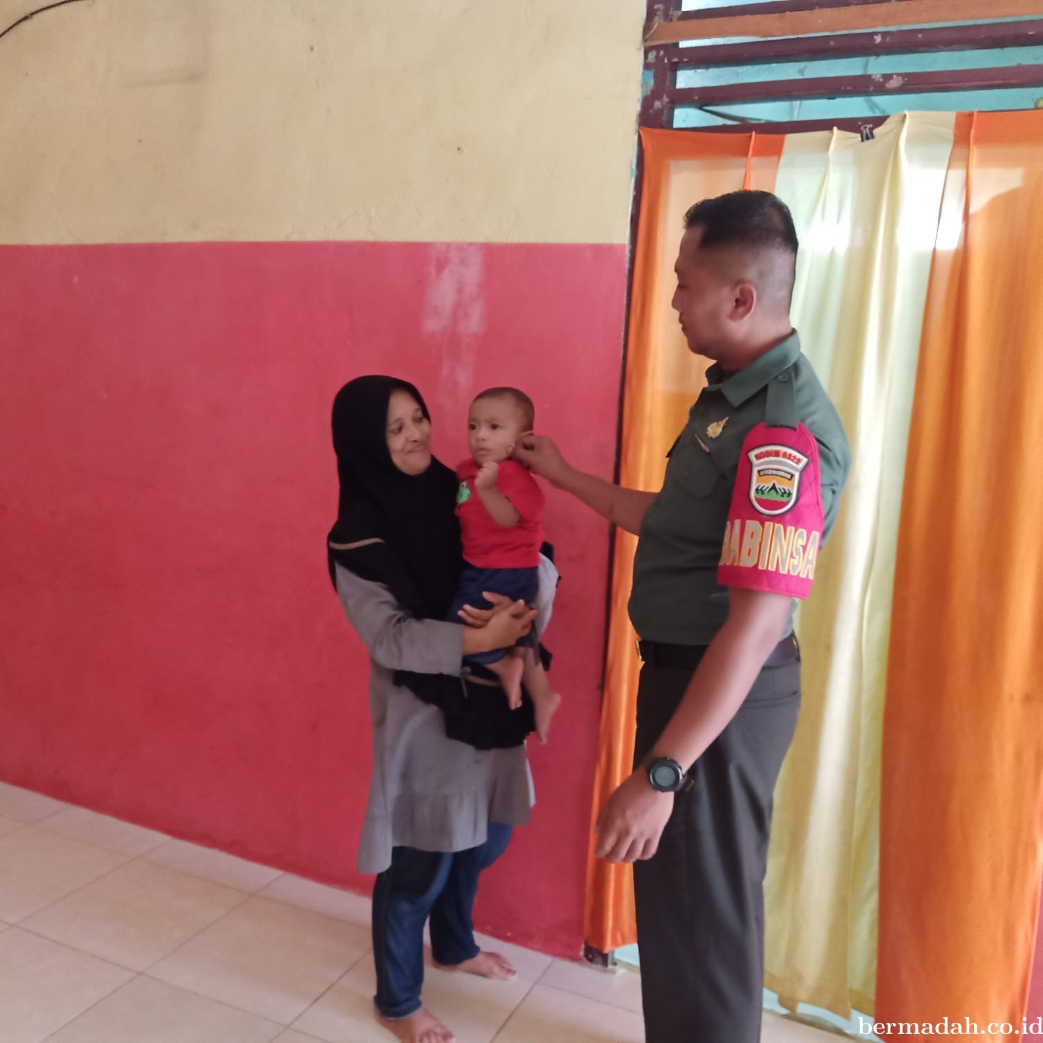 Senin 6 Mei, Babinsa Koramil 02/SA Follow up/mengunjungi anak Asuh Stunting
