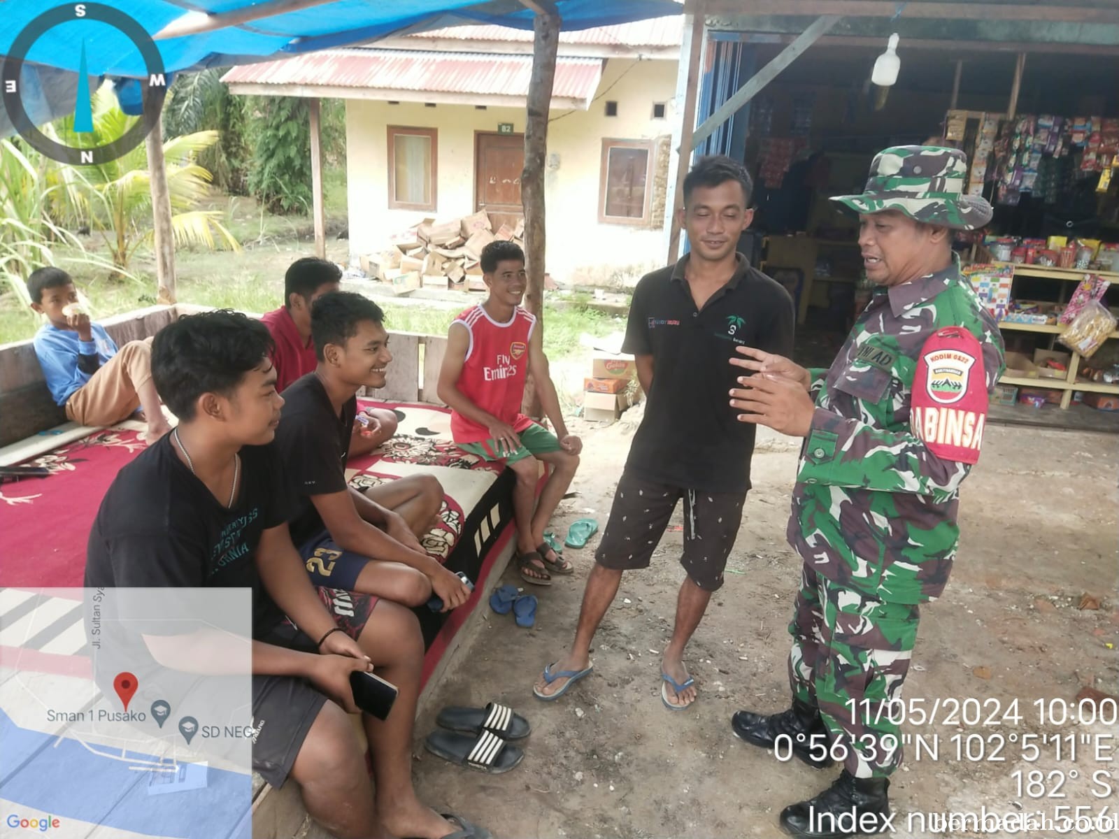 Sabtu 11 Mei, Babinsa Koramil 02/Sungai Apit Komsos di kampung Sungai limau