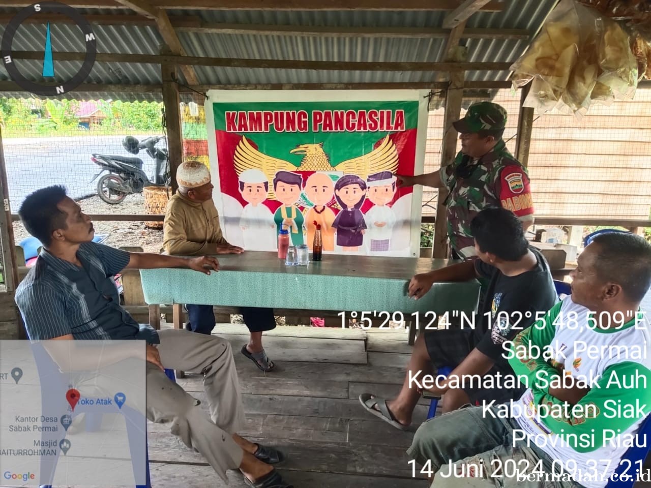 Jumat 14 Juni, Babinsa Koramil 06/Sabak Auh Sosialisasi dan Ajak warga Aktifkan Siskamling