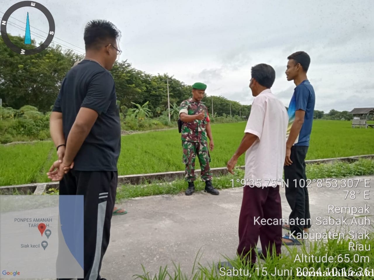 Sabtu 15 Juni 2024 Babinsa Koramil 06/PWK Sabak Auh, komsos di Kampung Rempak