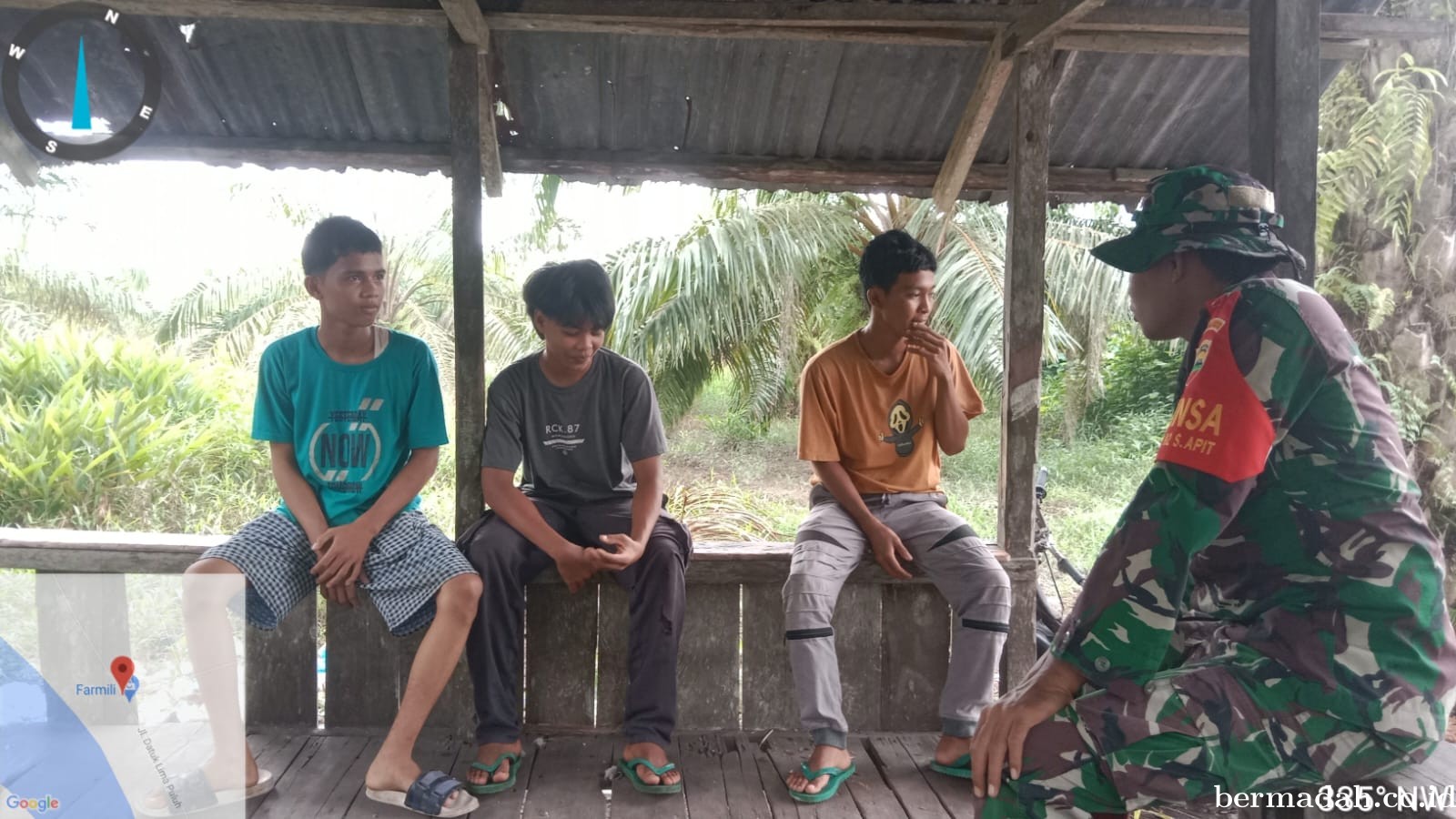 Senin 17 Juni, Babinsa Koramil 02/Sungai Apit Komsos di Kampung Teluk Batil