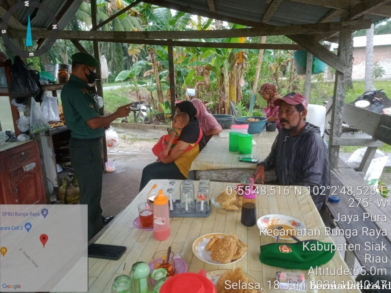 Selasa 18 Juni, Babinsa Koramil 06/ PWK Sabak Auh Komsos di Kampung Jayapura