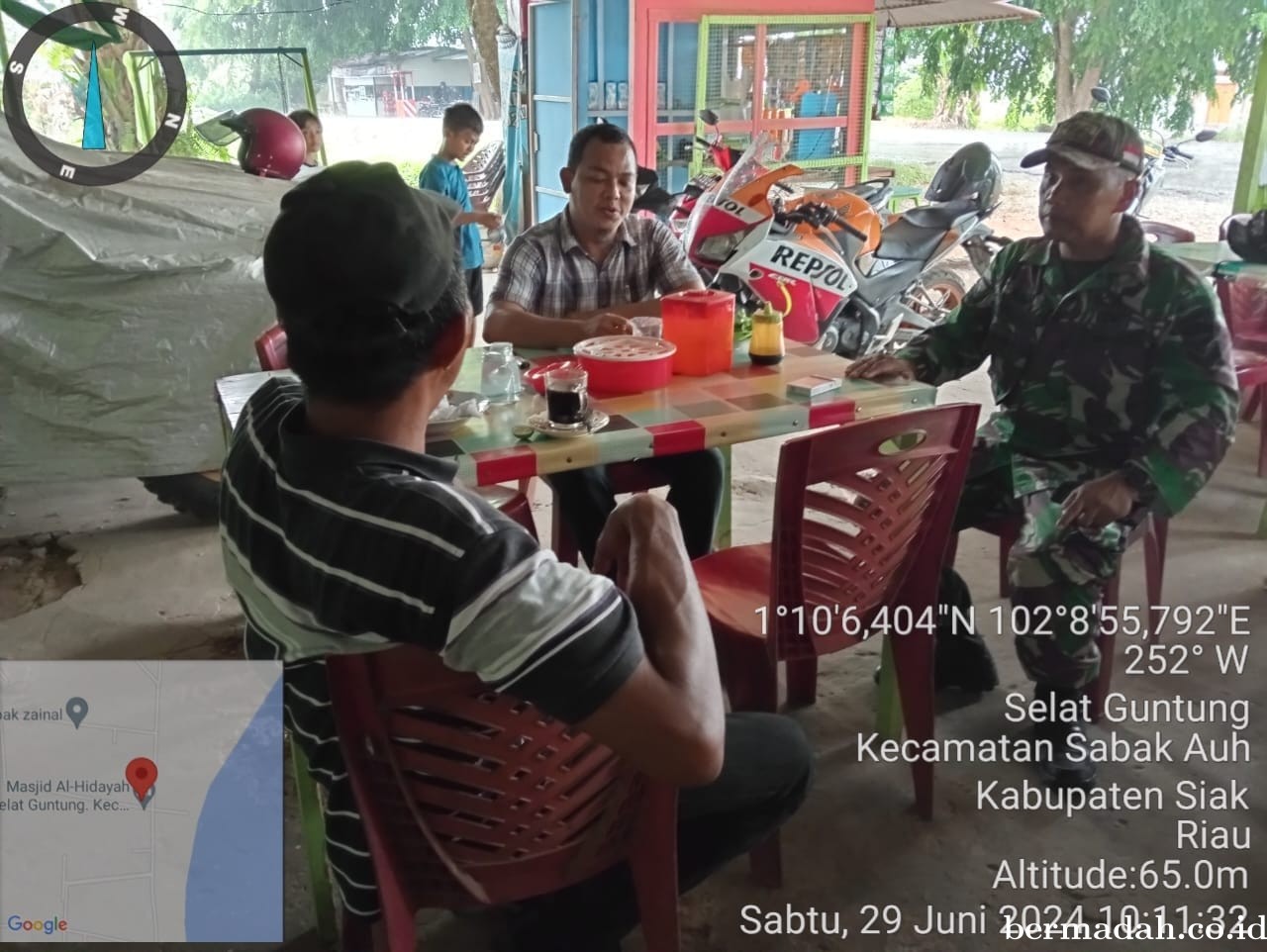 Sabtu 29 Juni, Babinsa Koramil 06/PWK Sabak Auh Komsos di Kampung Selat Guntung