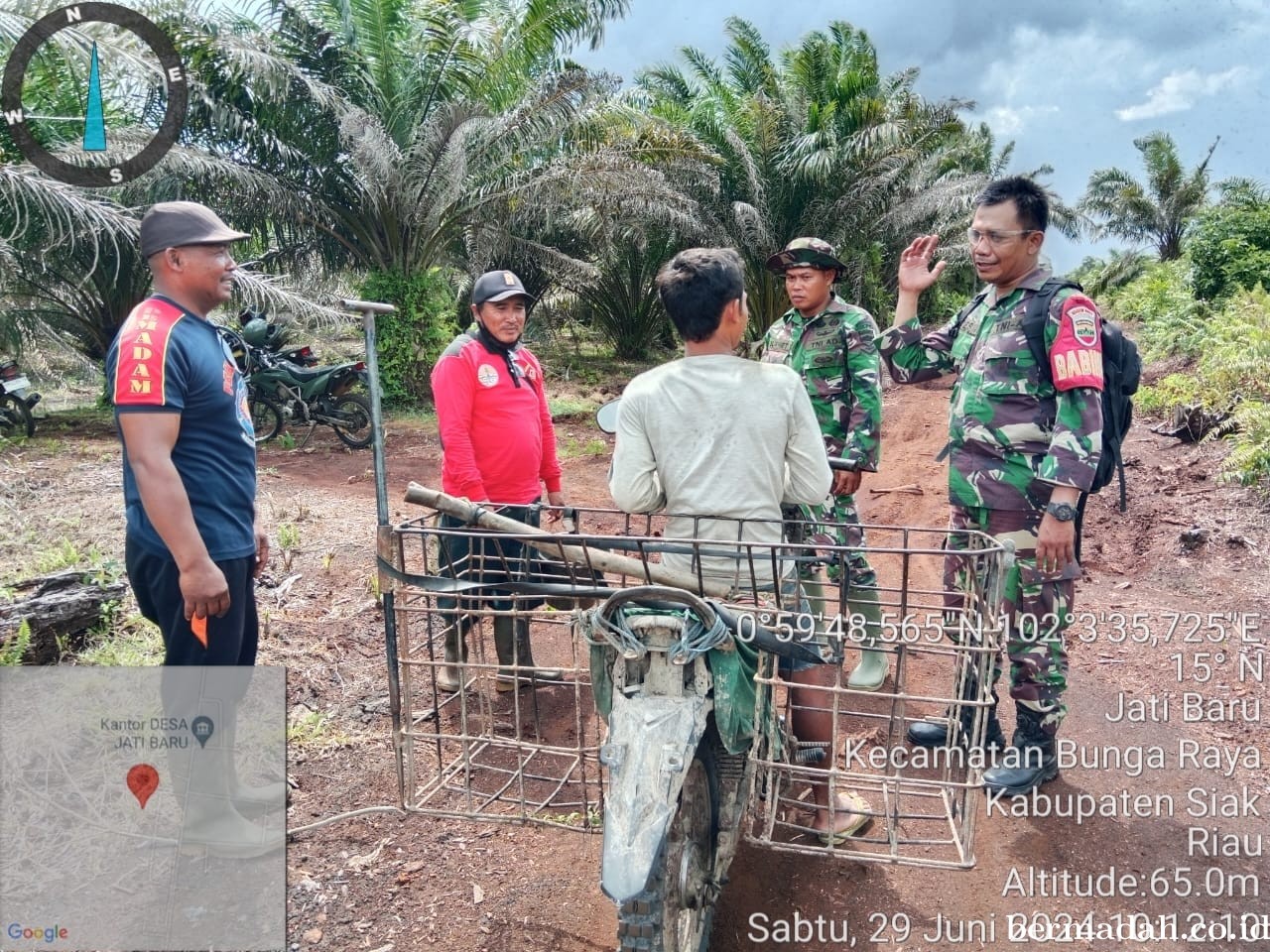 Penanggulangan Karhutla di lintas Wilayah Koramil 06/PWK Sabak Auh, Sabtu 29 Juni