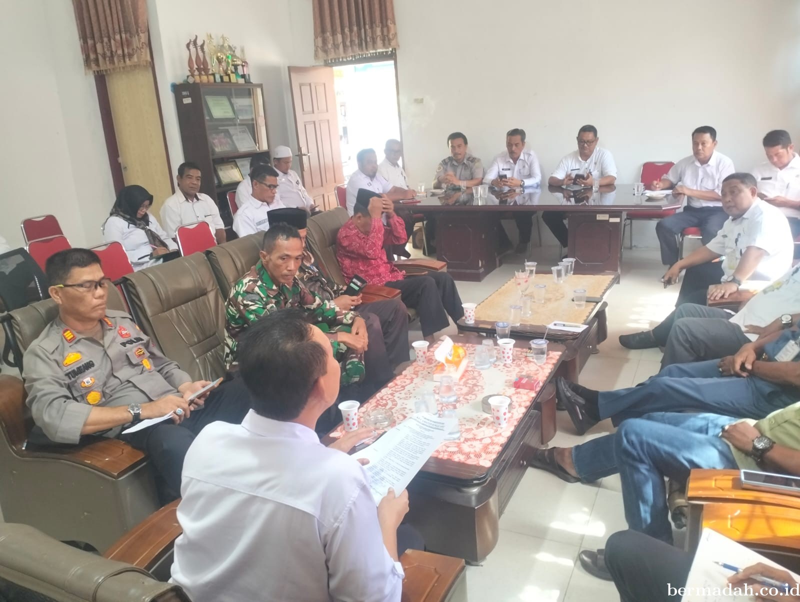 Rapat Persiapan HUT ke-79 RI dan Pembentukan Panitia HUT Tahun 2024 Kecamatan Sungai Apit