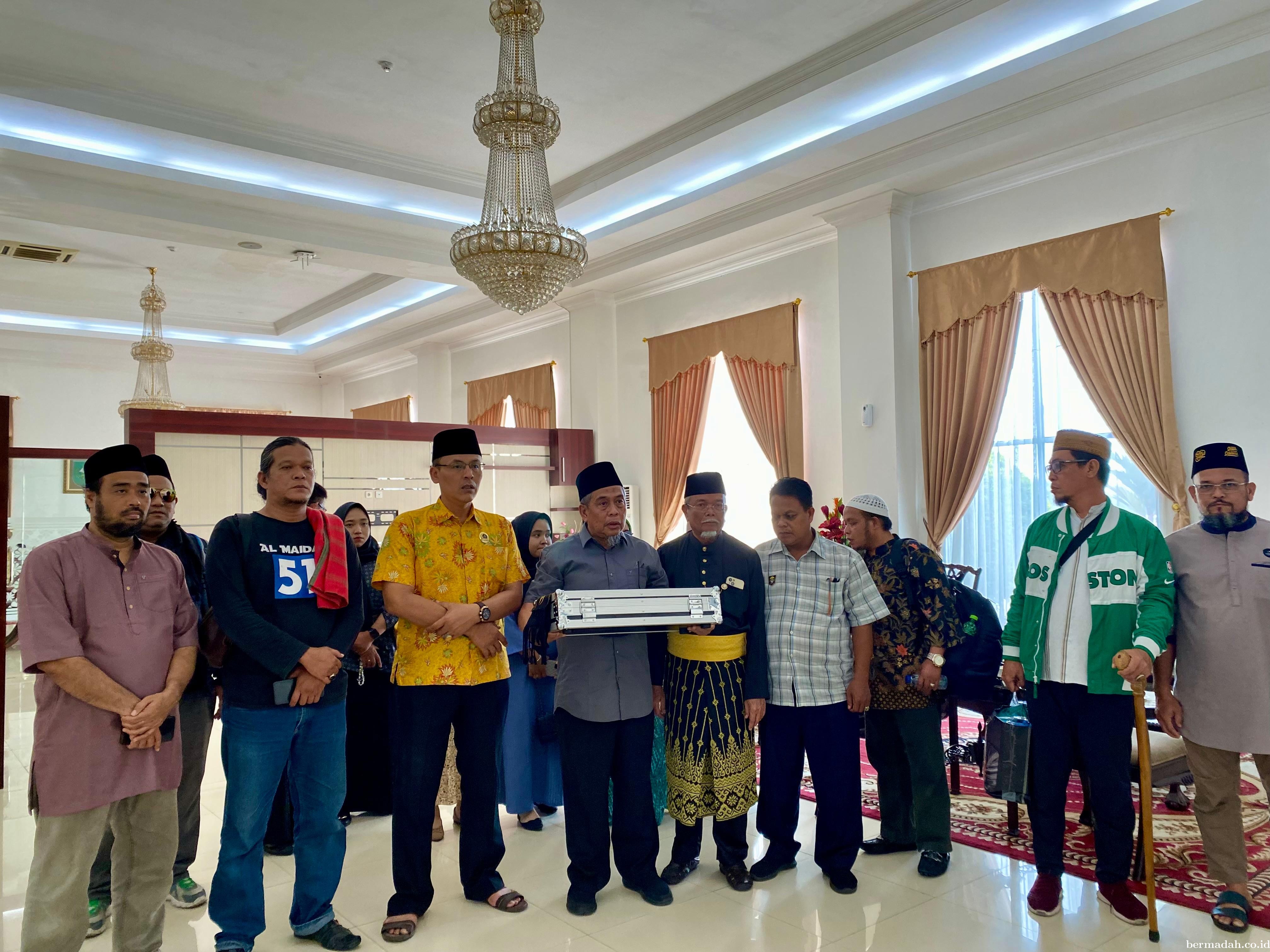 Diantar ke Bandara, Benda-Benda Peninggalan Rasulullah SAW Telah Diterbangkan ke Jakarta