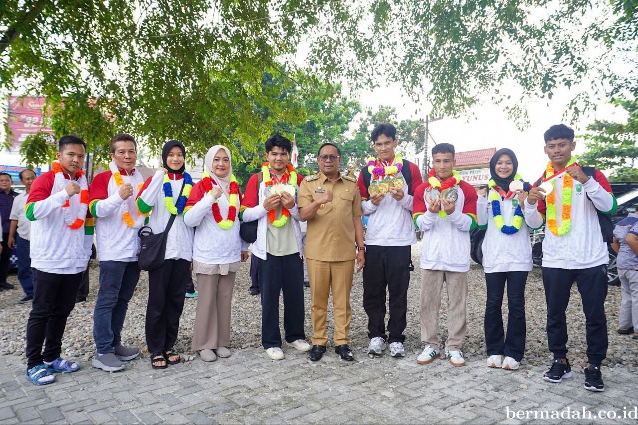 Sambut Atlet Senam Meraih 6 Medali Emas PON Aceh-Sumut, Pj Gubri Rahman Hadi Sampaikan Rasa Bangga