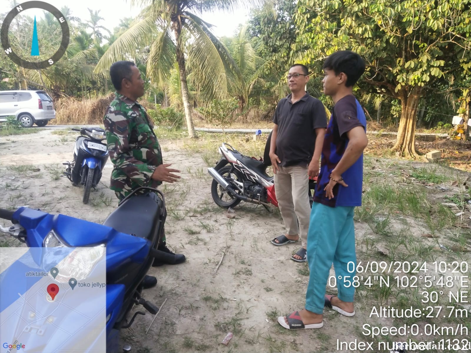 Jumat 6 September, Babinsa Koramil 02/Sungai Apit Komsos di Kampung Dosan