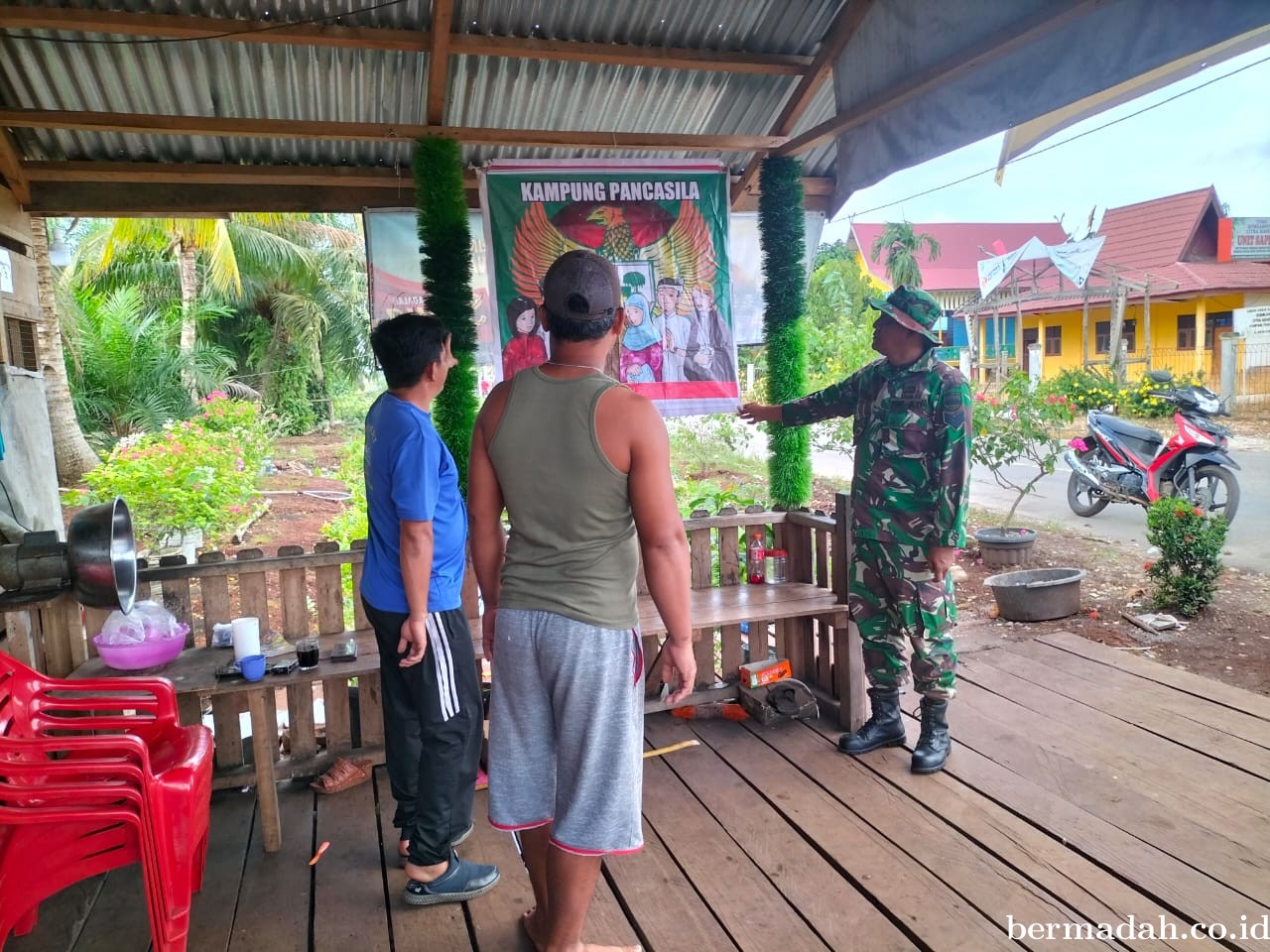Rabu 16 Oktober, Babinsa Koramil 02/SA Komsos dan Sosialisasi tentang Nilai-Nilai Pancasila