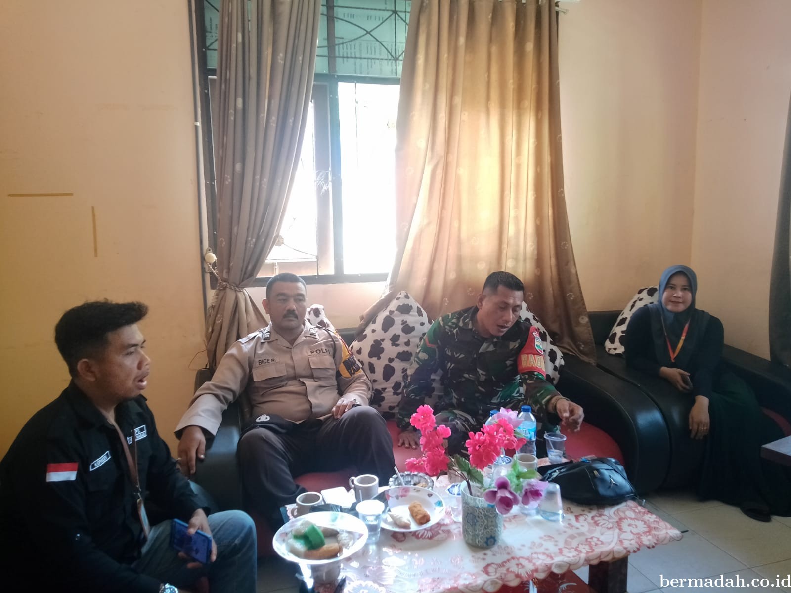 Minggu 20 Oktober, Babinsa Koramil 02/Sungai Apit Patroli dan Sosialisasi Pilkada Damai