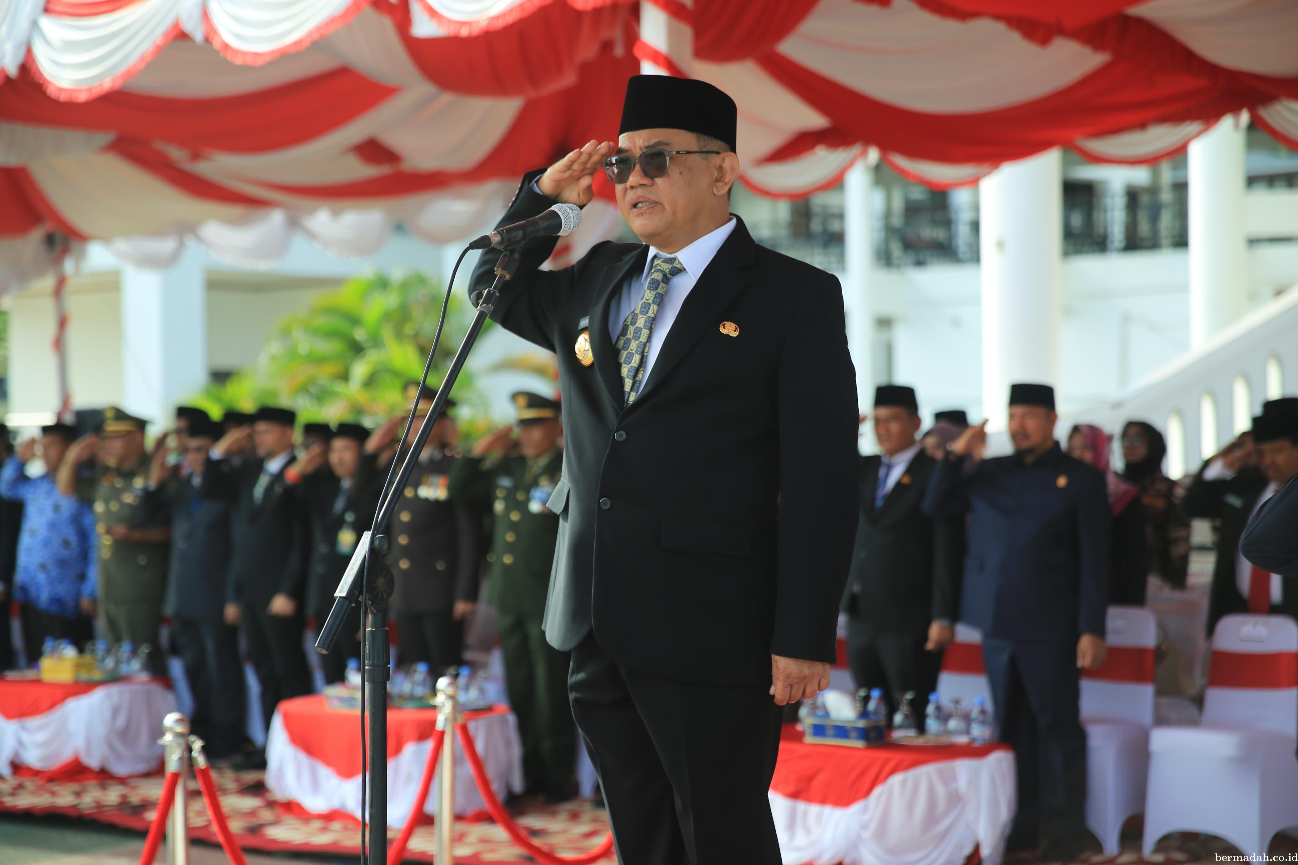 Peringatan Hari Sumpah Pemuda, Pjs Bupati Siak Beri Penghargaan Bagi Pemuda Berprestasi