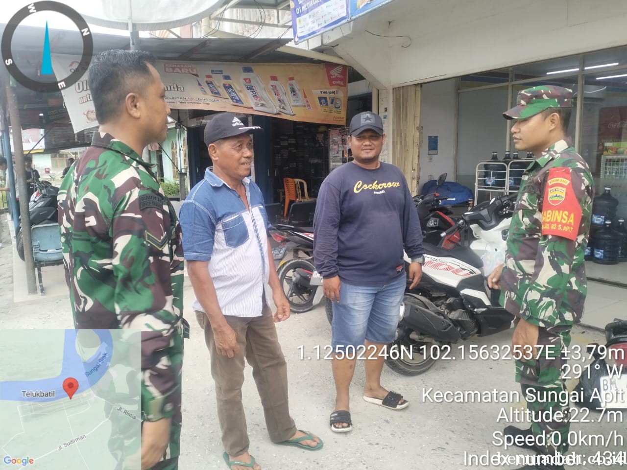 Sabtu 9 November, Babinsa Koramil 02/Sungai Apit Melaksanakan Patroli dan Sosialisasi Pilkada Damai