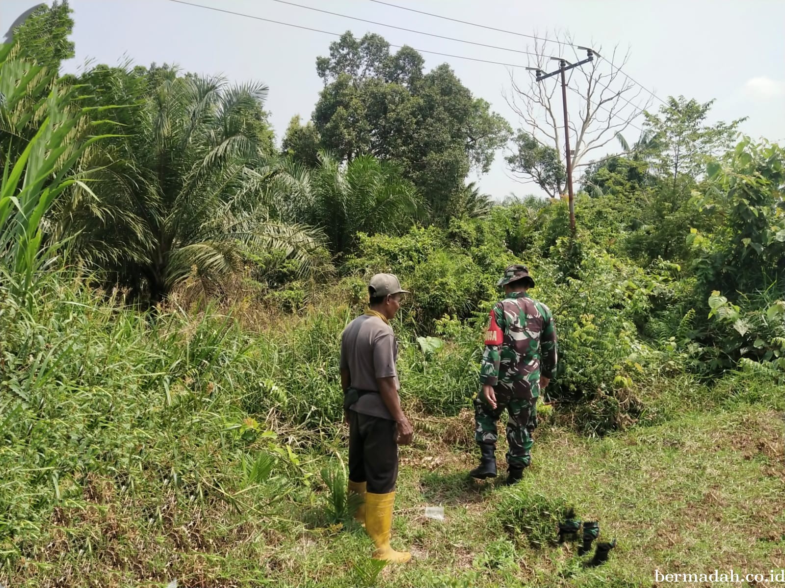 Penanggulangan Karhutla di Wilayah Koramil 02/Sungai Apit Selasa 12 November