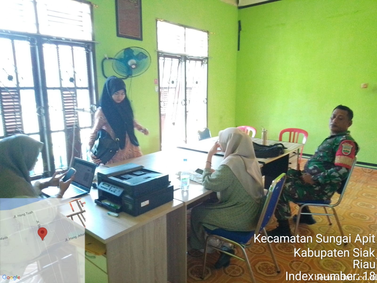 Minggu 17 November, Babinsa Koramil 02/Sungai Apit Patroli dan Sosialisasi Pilkada Damai
