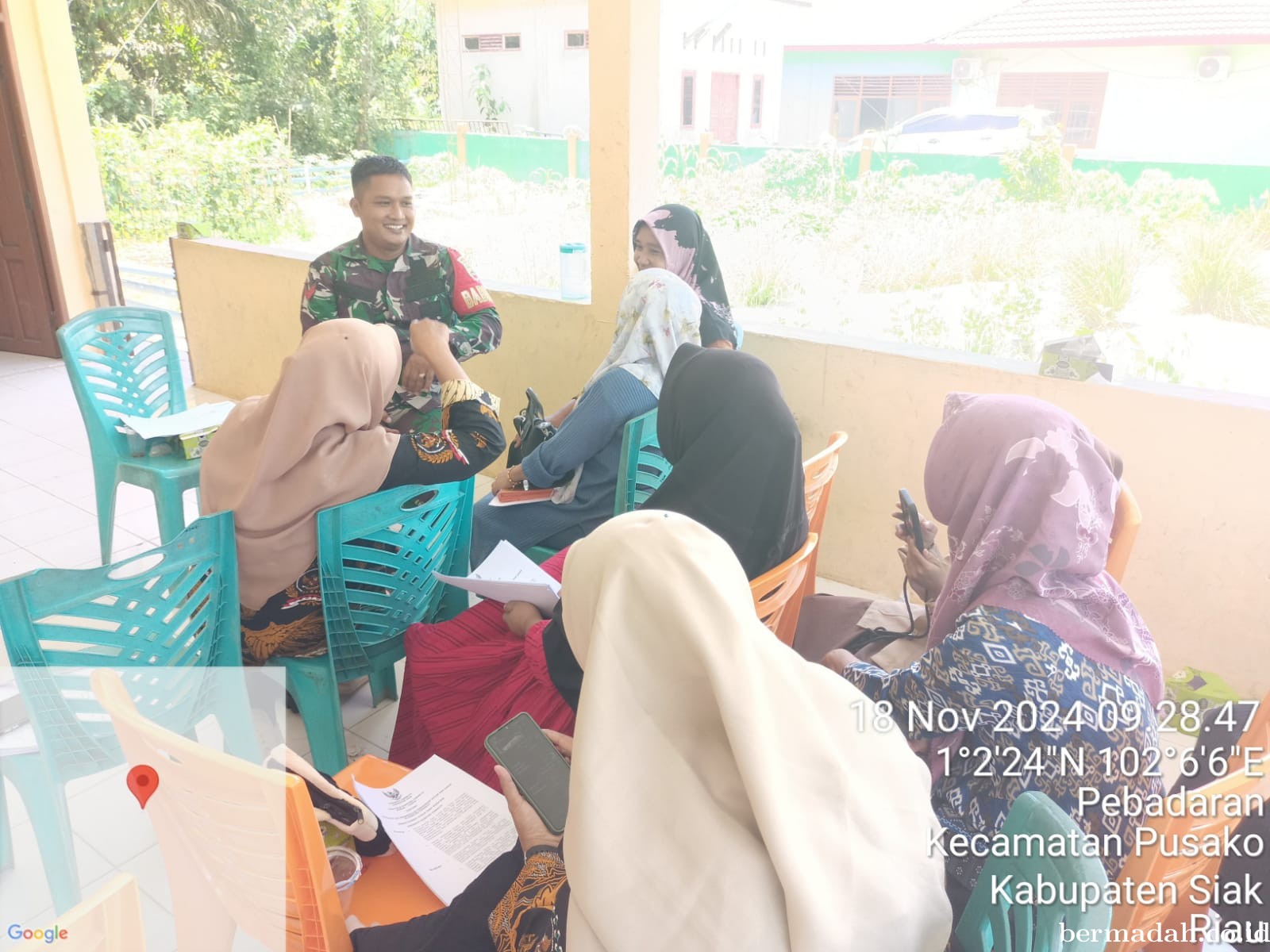 Senin 18 November, Babinsa Koramil 02/Sungai Apit Patroli dan Sosialisasi Pilkada Damai