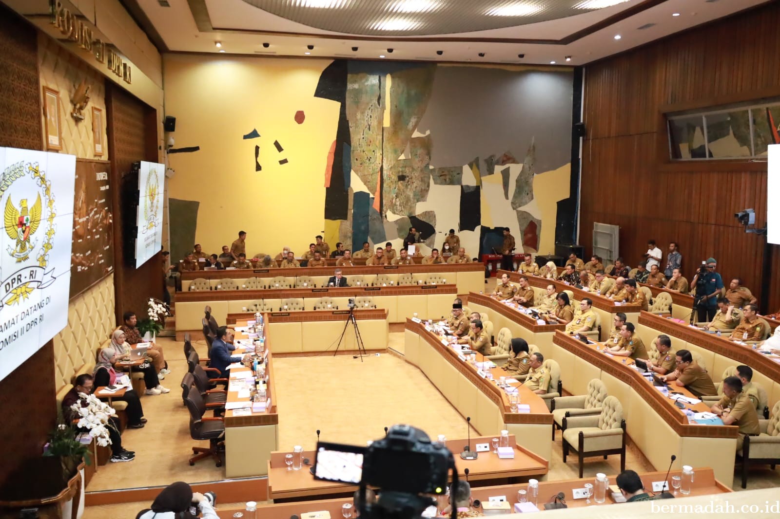 Bahas Netralitas ASN, Pjs Bupati Siak Mengikuti Rapat Dengar Pendapat Bersama Komisi II DPR RI