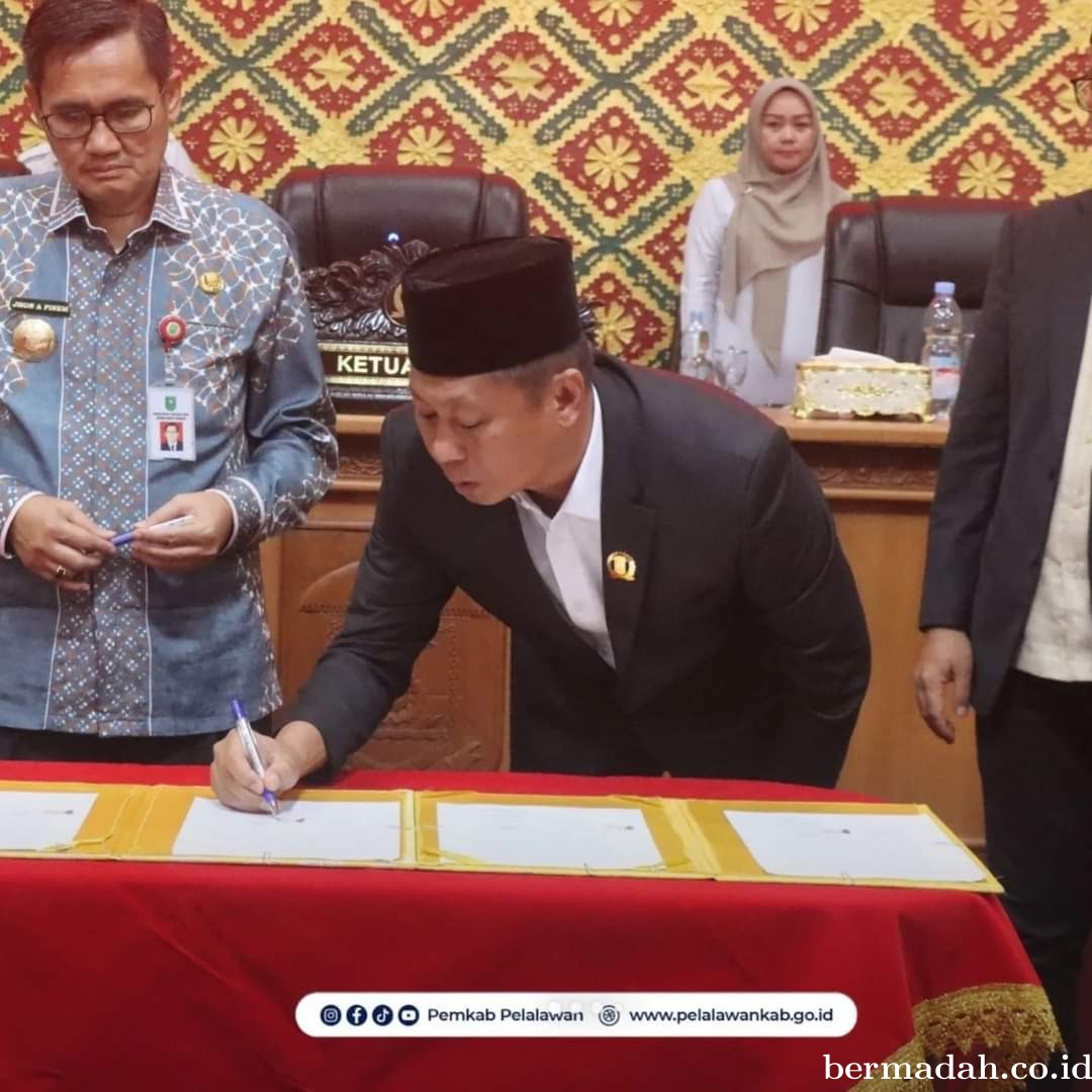 Pjs Bupati Pelalawan Hadiri Rapat Paripurna Penandatanganan Nota Kesepakatan KUA-PPAS