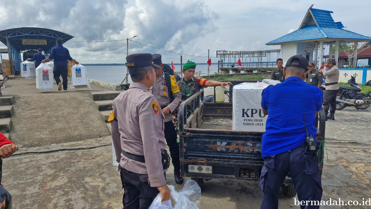 Pengamanan Ketat Peralihan Kotak Suara dan Logistik Pemilu di Desa Perairan Kuala Kampar