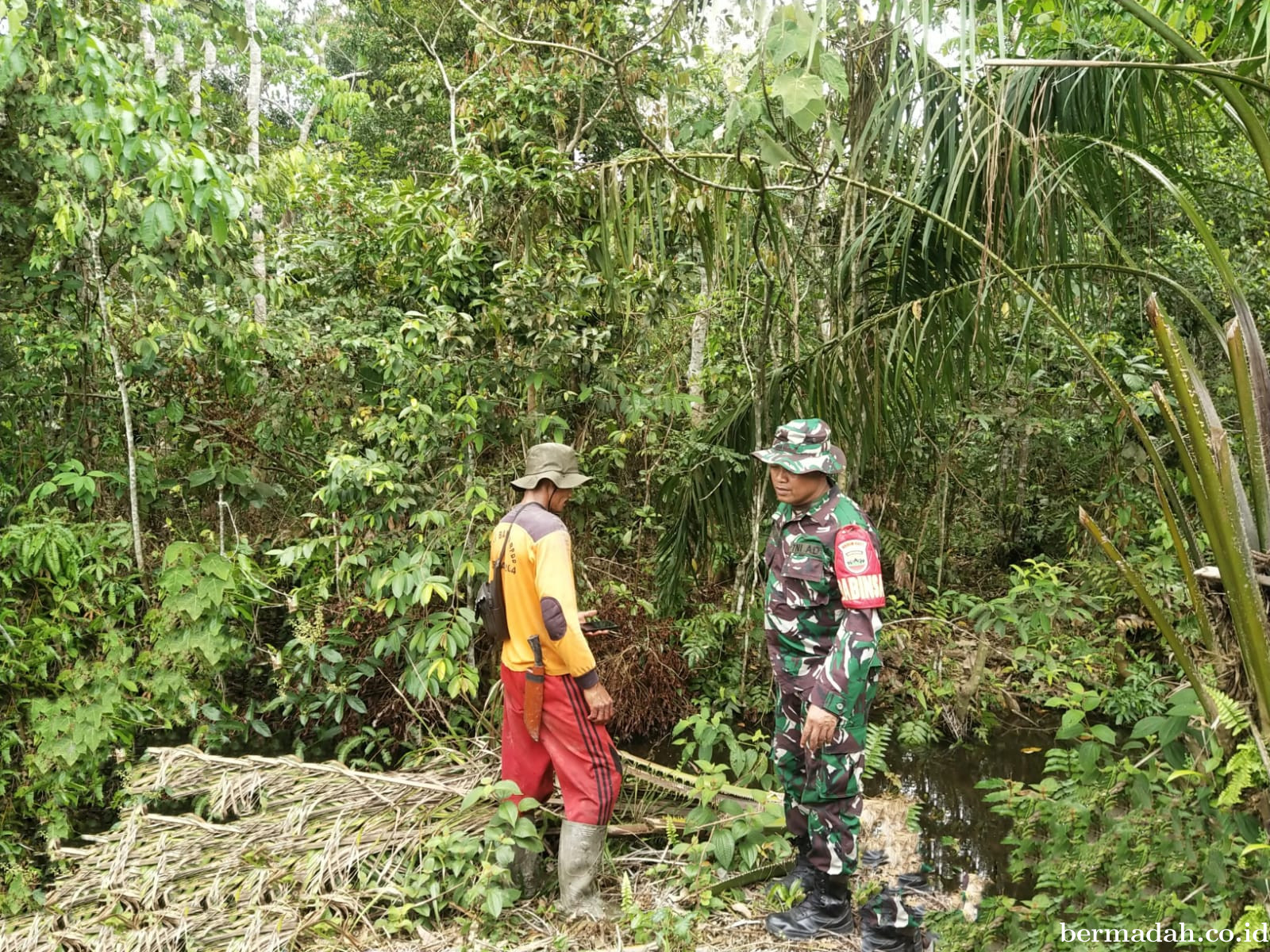 Penanggulangan Karhutla di Wilayah Koramil 02/Sungai Apit Selasa 3 Desember