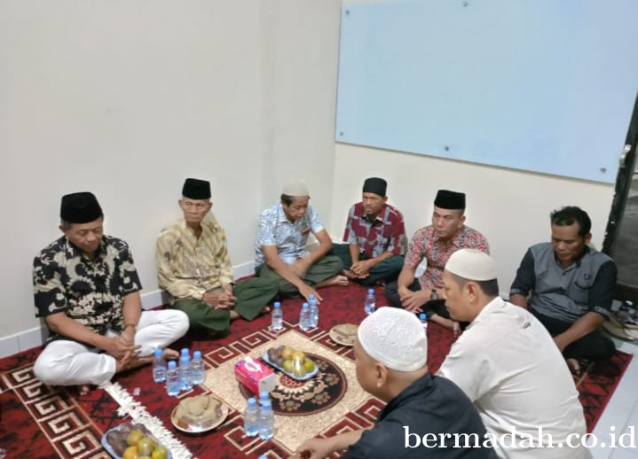 Bimbel IDK Priority Arutala Gelar Doa Bersama Warga dan Santuni Anak Yatim