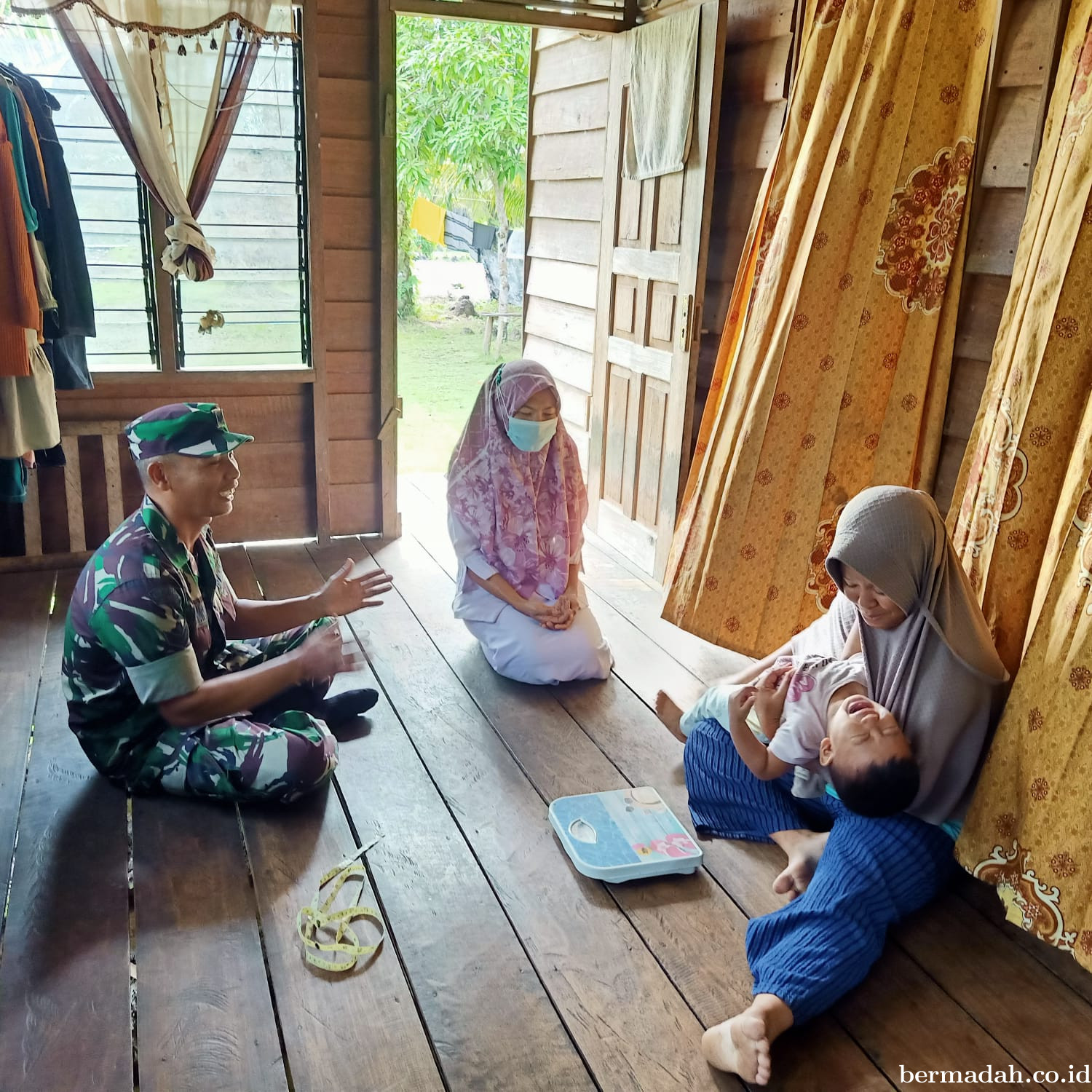 Rabu 11 Desember, Babinsa Koramil 02/SA Follow up/mengunjungi anak Asuh Stunting