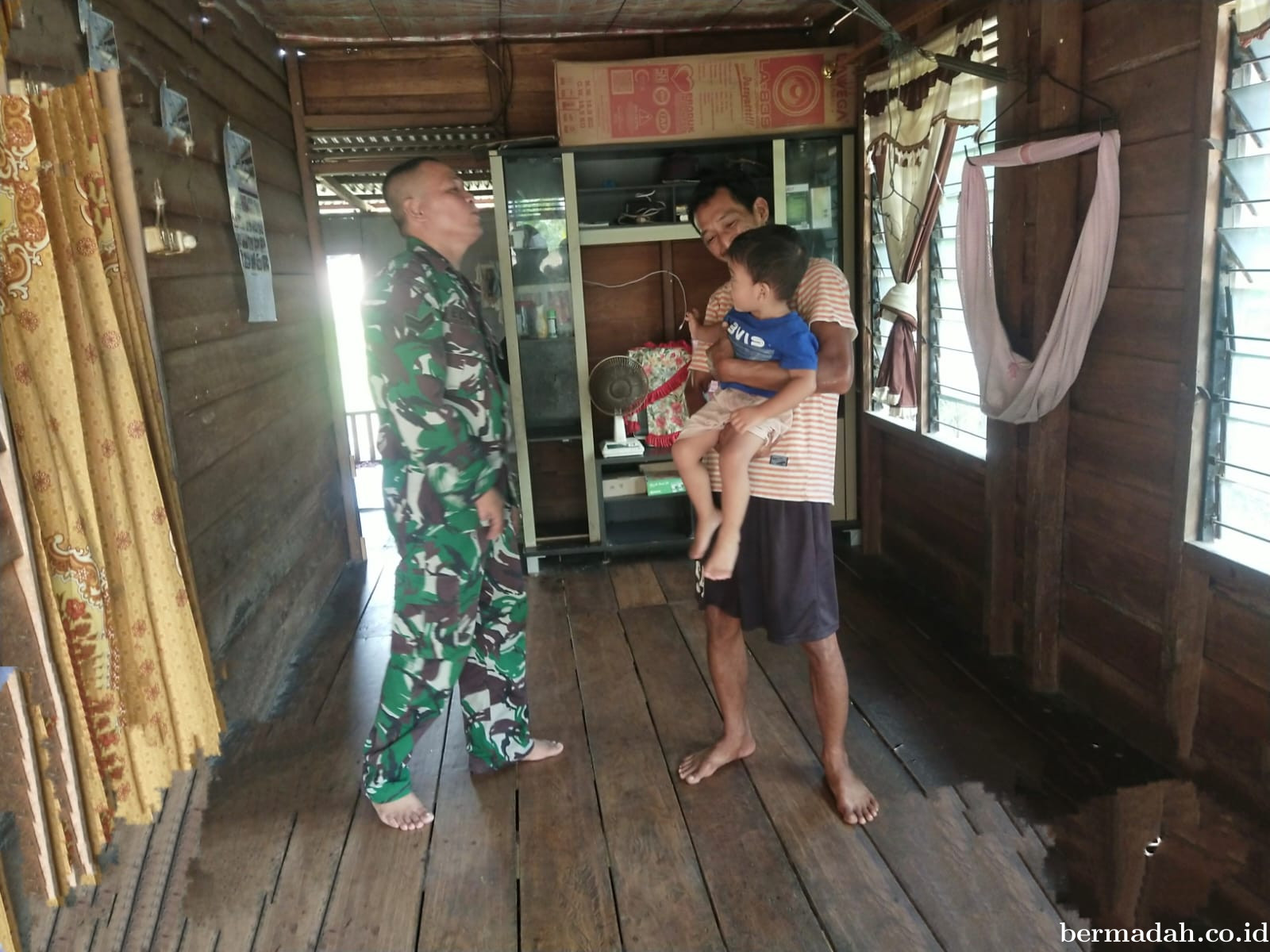 Senin 16 Desember, Babinsa Koramil 02/SA follow up/mengunjungi anak Asuh Stunting
