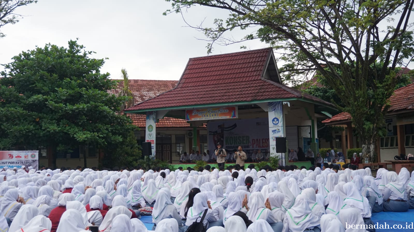 IZI Perwakilan Riau dan SMK Farmasi Ikasari Gelar Mini Konser dan Penggalangan Dana untuk Palestina