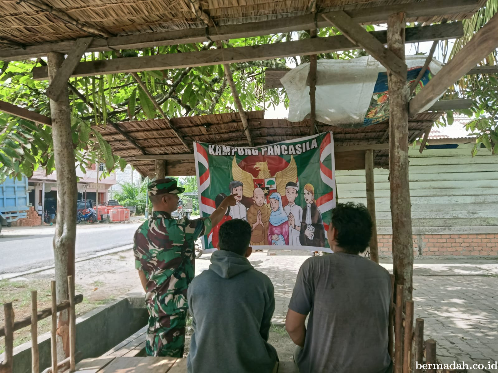 Rabu 18 Desember, Babinsa Koramil 02/SA Komsos dan Sosialisasikan tentang Nilai-Nilai Pancasila