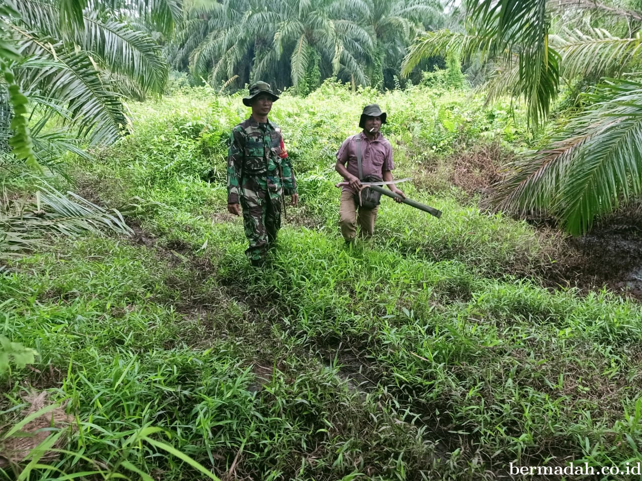 Penanggulangan Karhutla di Wilayah Koramil 02/Sungai Apit Kamis 2 Januari