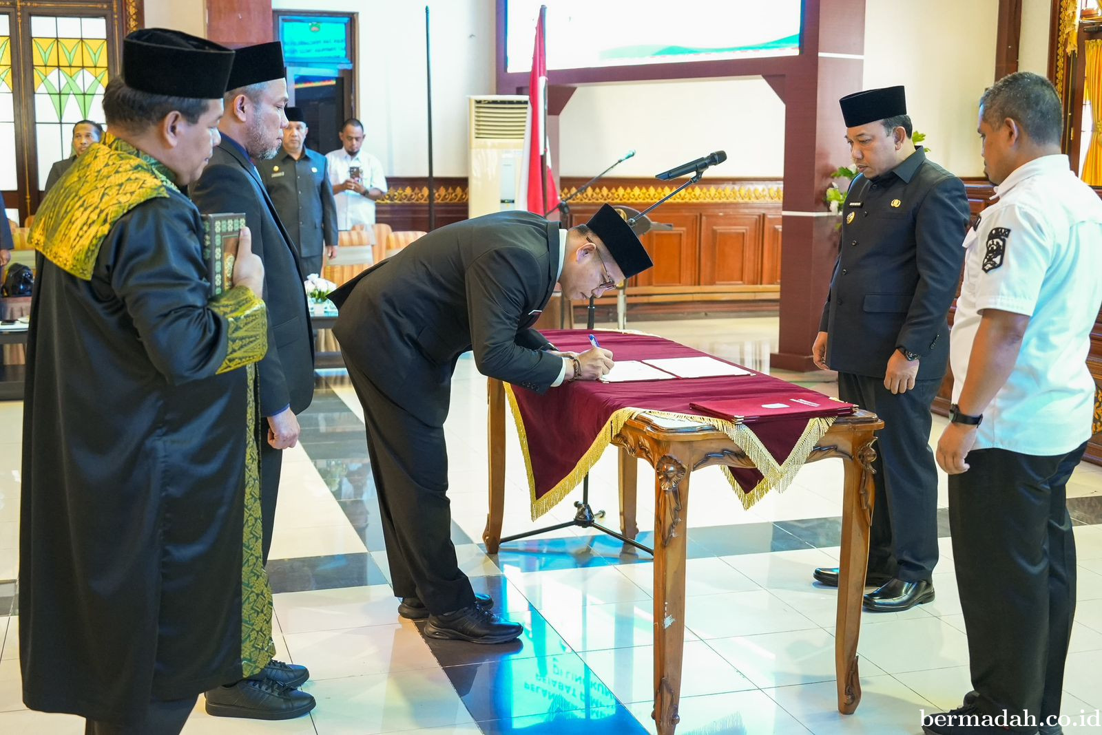Isi Kekosongan Pejabat di Tiga OPD, Wabup Husni Lantik Tiga Pejabat Pimpinan Tinggi Pratama