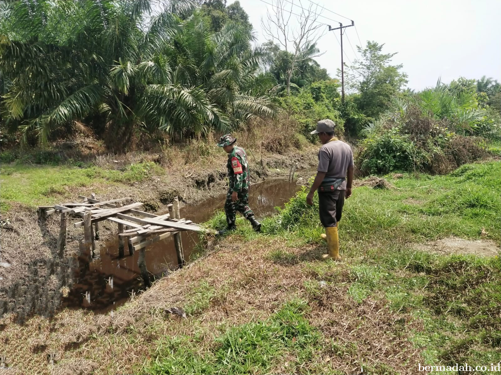 Penanggulangan Karhutla di Wilayah Koramil 02/Sungai Apit Rabu 22 Januari