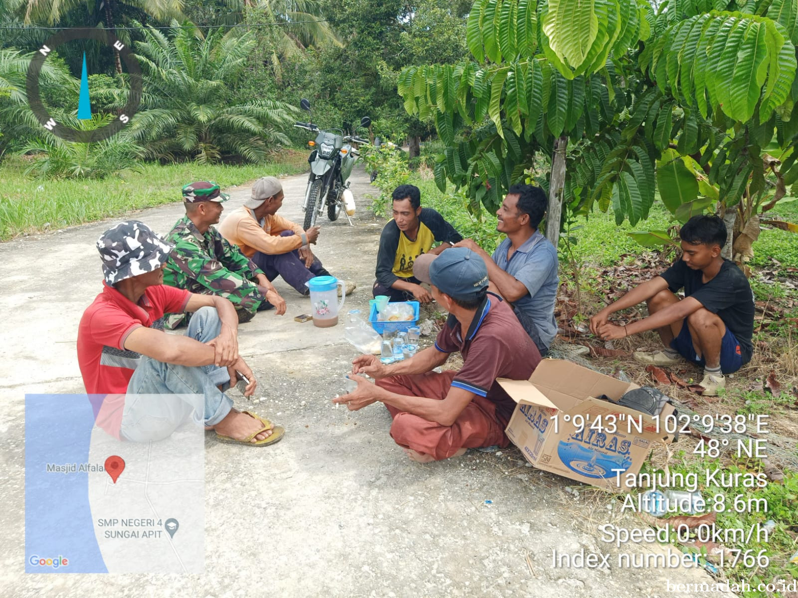 Kamis 23 Januari, Babinsa Koramil 02/Sungai Apit Patroli dan Sosialisasi Pilkada Damai