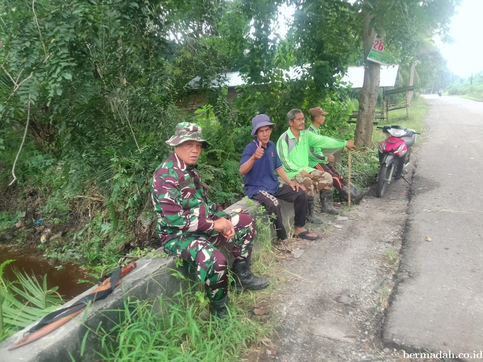 Senin 27 Januari, Babinsa Koramil 02/Sungai Apit Patroli dan Sosialisasi Pilkada Damai