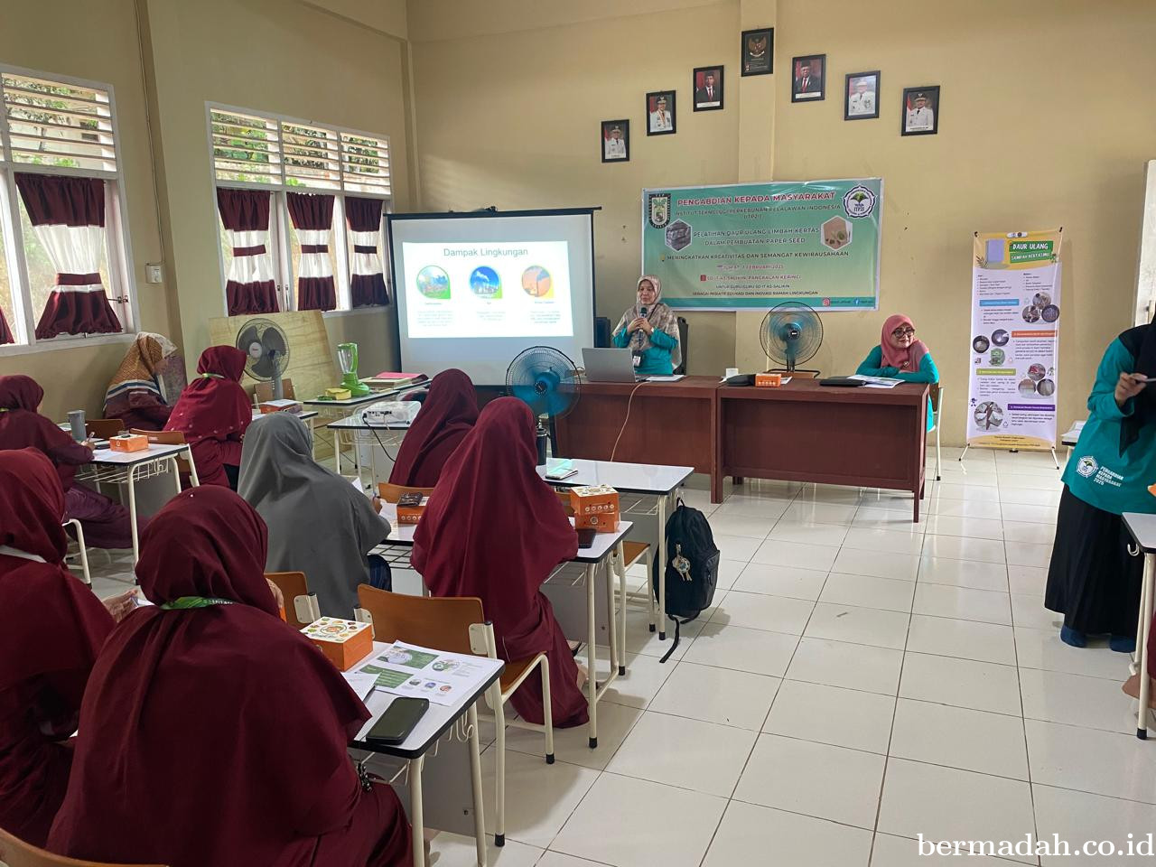 Tim Pengabdian ITP2I Latih Guru dan Siswa SDIT As-Salikin Daur Ulang Limbah Kertas Jadi Paper Seed