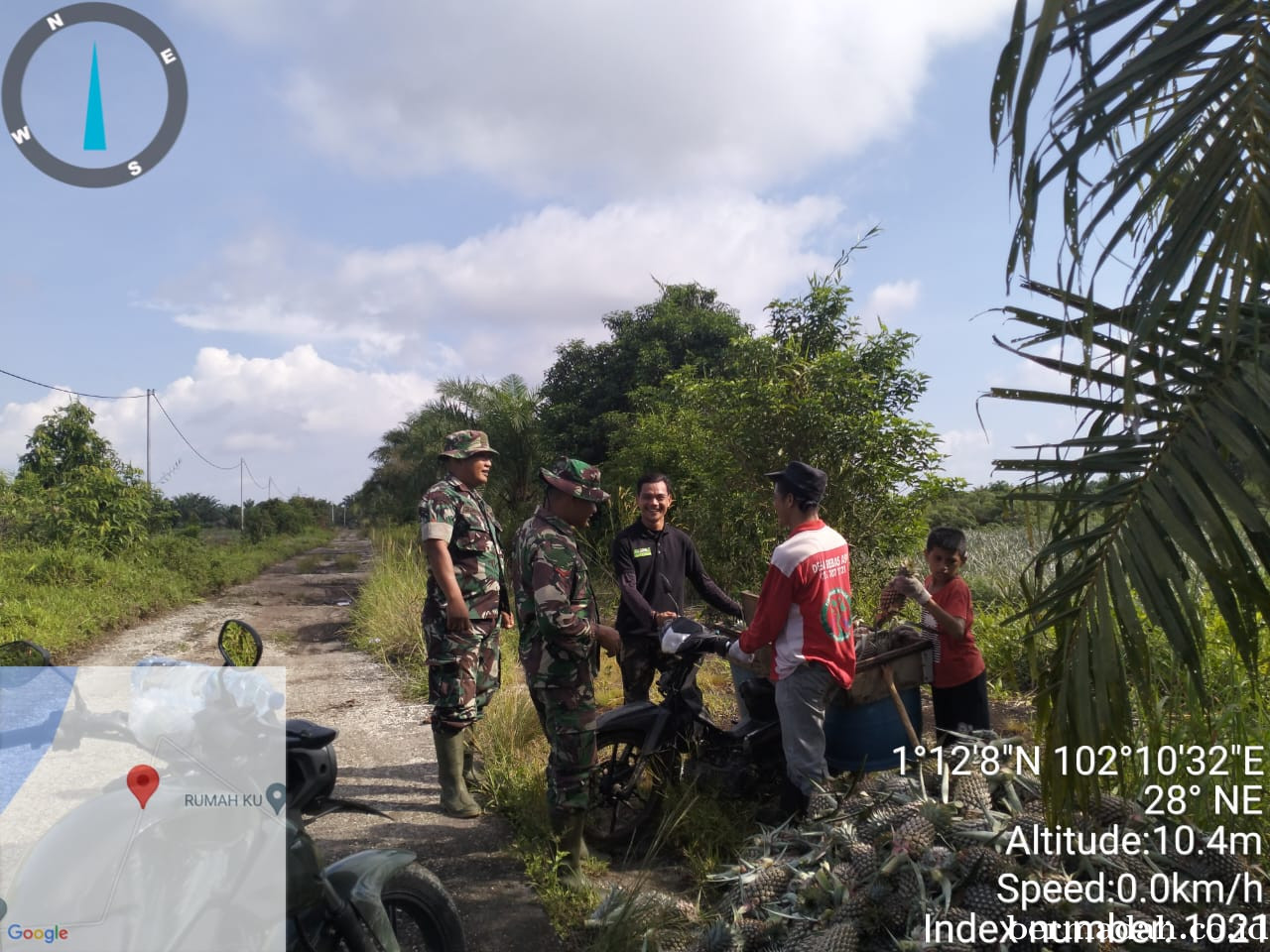 Rabu 2 April Babinsa Koramil 02/Sungai Apit Patroli dan Sosialisasi Pilkada Damai
