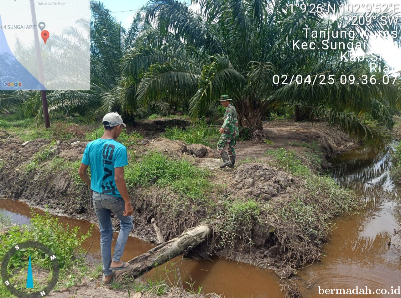 Penanggulangan Karhutla di Wilayah Koramil 02/Sungai Apit Rabu 2 April