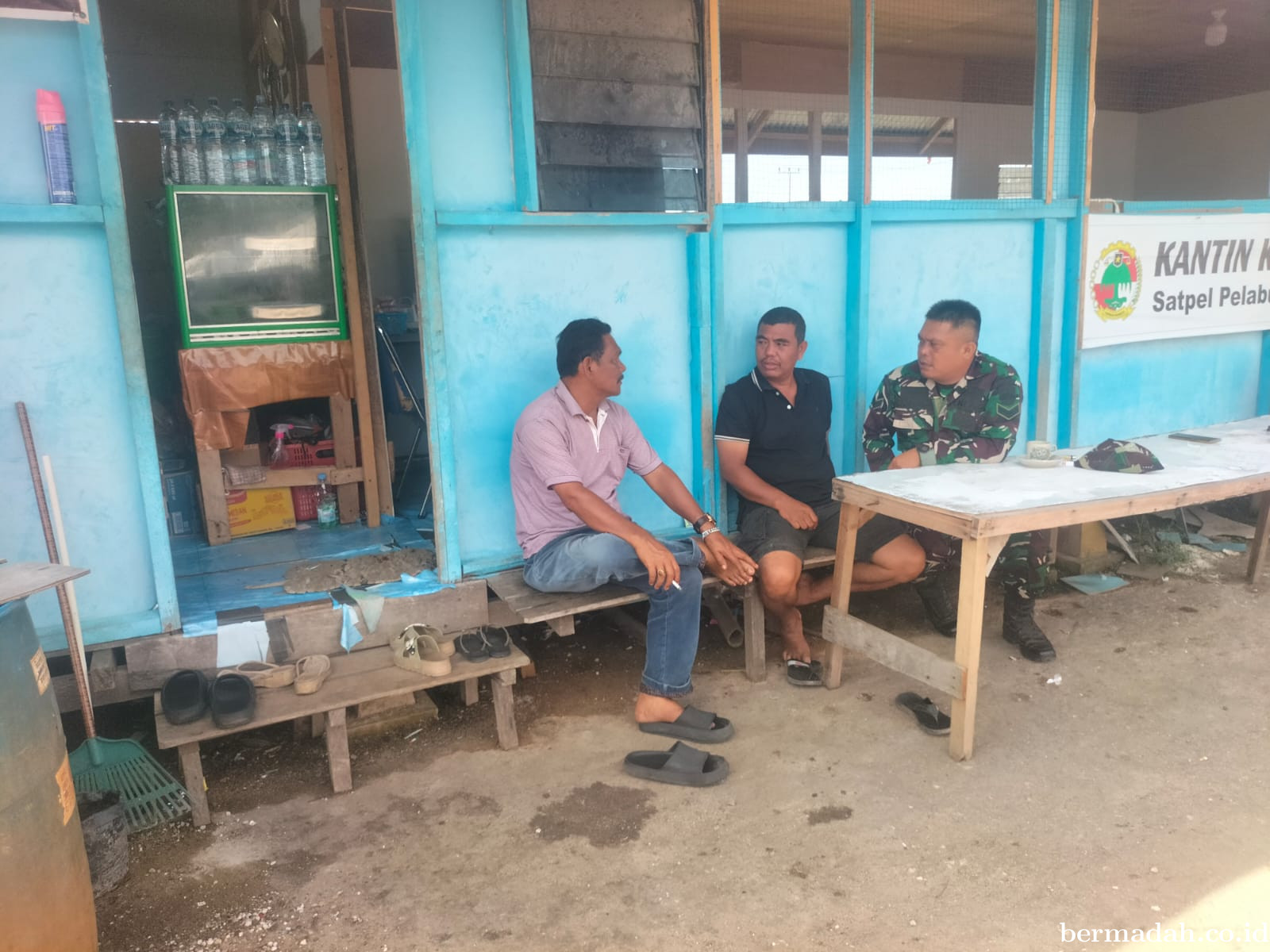 Sabtu 10 Mei, Babinsa Koramil 02/Sungai Apit Patroli dan Sosialisasi Pilkada Damai