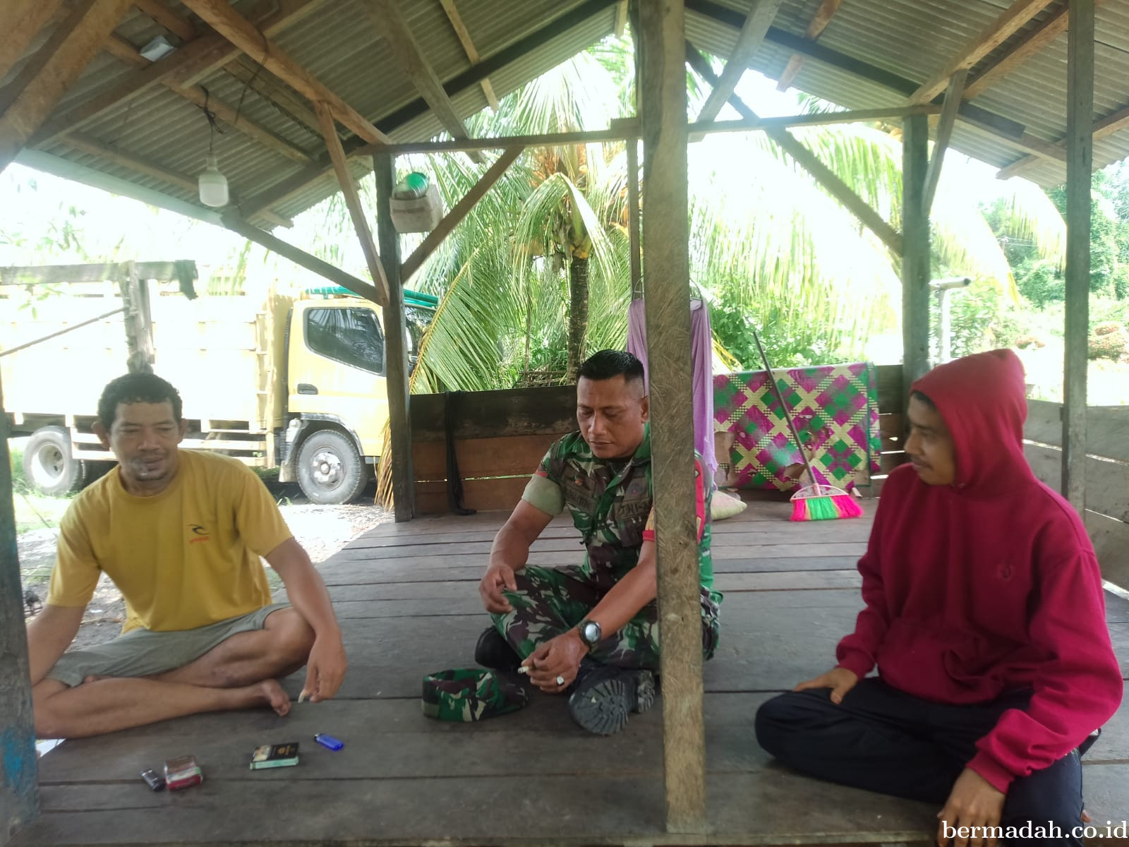 Jumat 16 Mei, Babinsa Koramil 02/Sungai Apit Patroli dan Sosialisasi Pilkada Damai