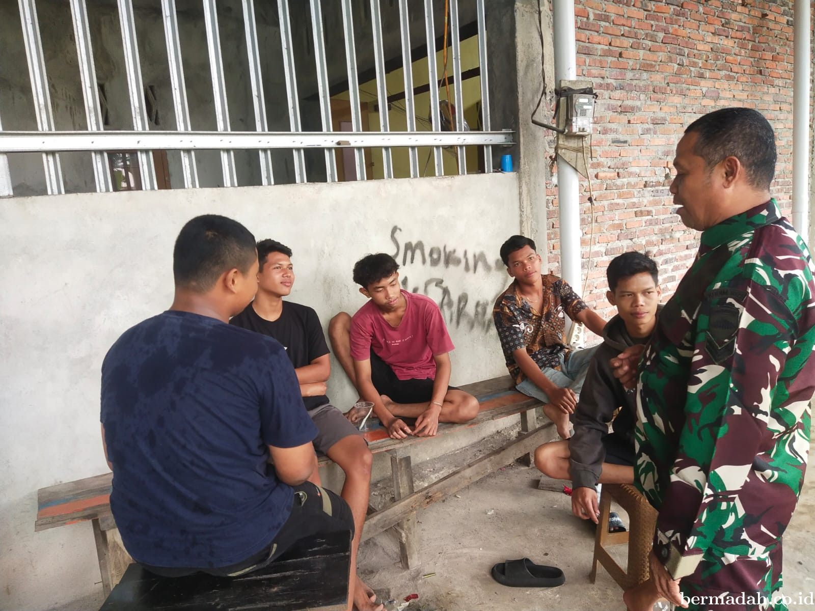 Minggu 18 Mei, Babinsa Koramil 02/Sungai Apit Patroli dan Sosialisasi Pilkada Damai