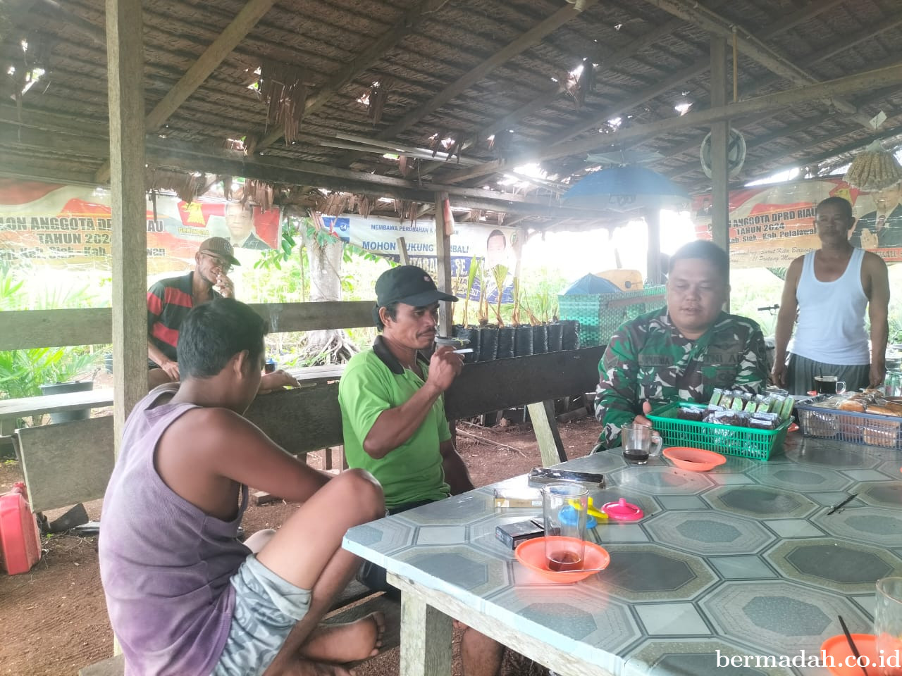 Jumat 23 Mei, Babinsa Koramil 02/Sungai Apit Patroli dan Sosialisasi Pilkada Damai