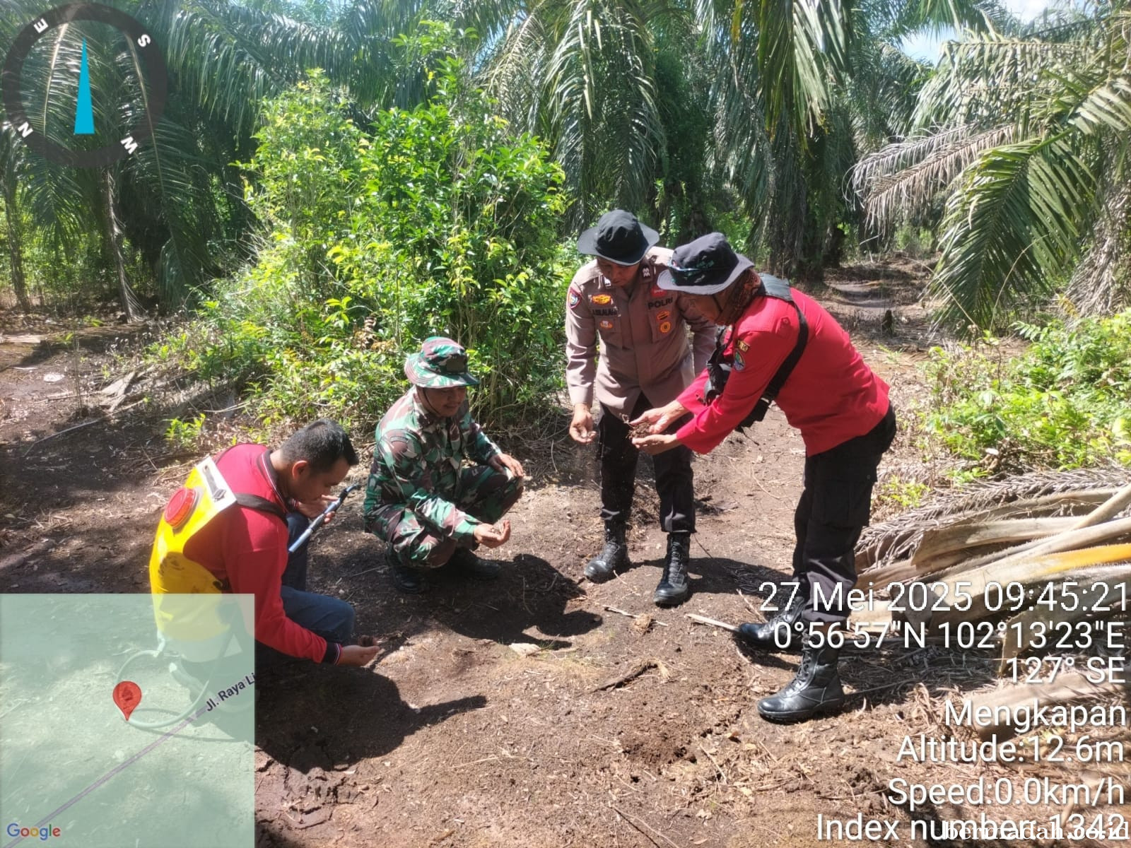 Penanggulangan Karhutla di Wilayah Koramil 02/Sungai Apit, Selasa 27 Mei