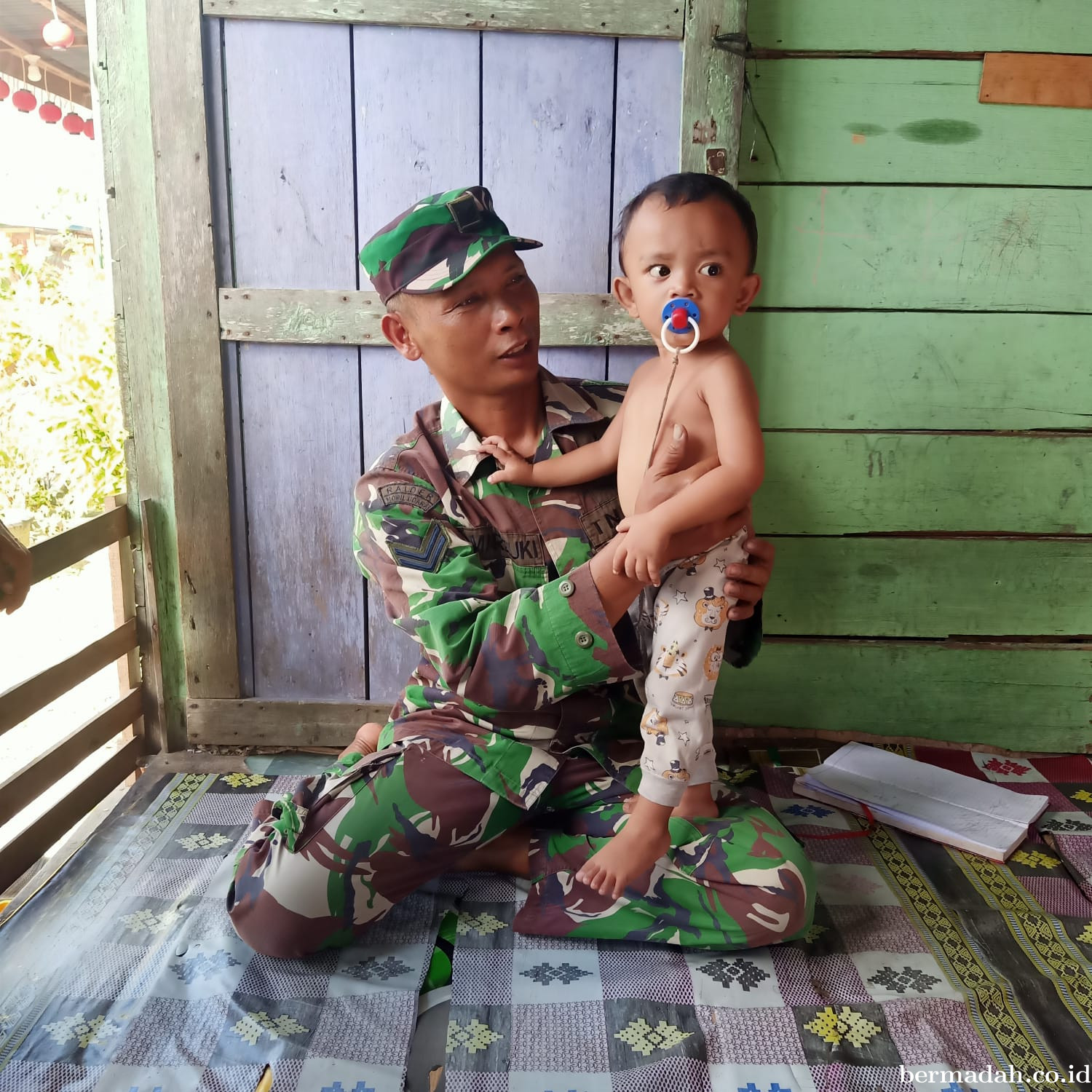 Selasa 8 Juli, Babinsa Koramil 02/SA Follow up/mengunjungi anak Asuh Stunting