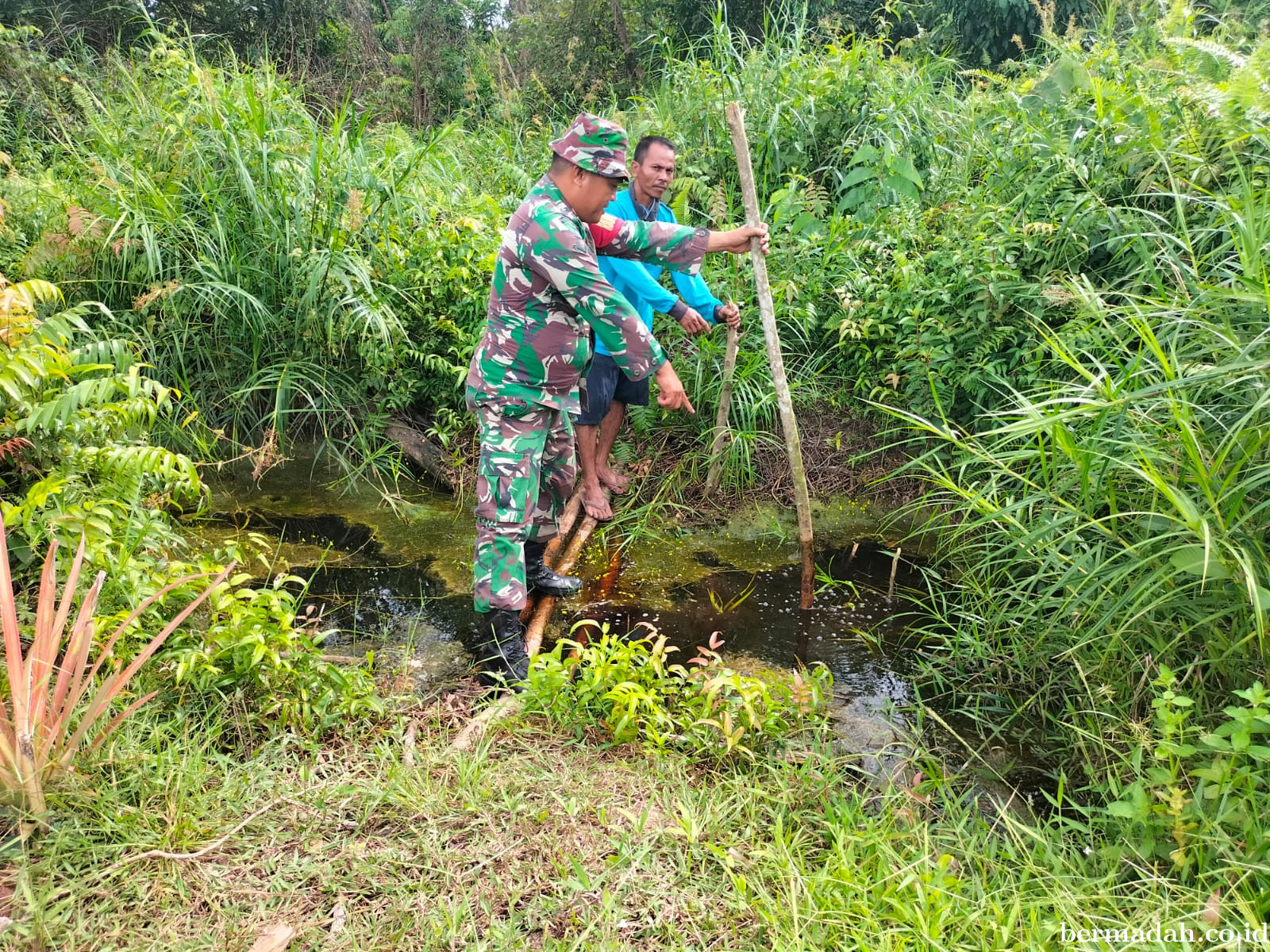 Penanggulangan Karhutla di Wilayah Koramil 02/Sungai Apit, Rabu Tanggal 1 Oktober