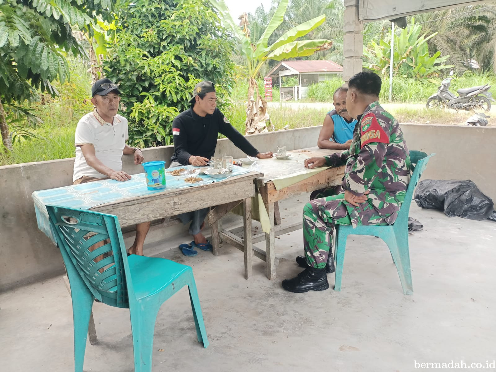 Sabtu 14 Februari Babinsa Koramil 02/Sungai Apit Komsos di Kampung Pebadaran