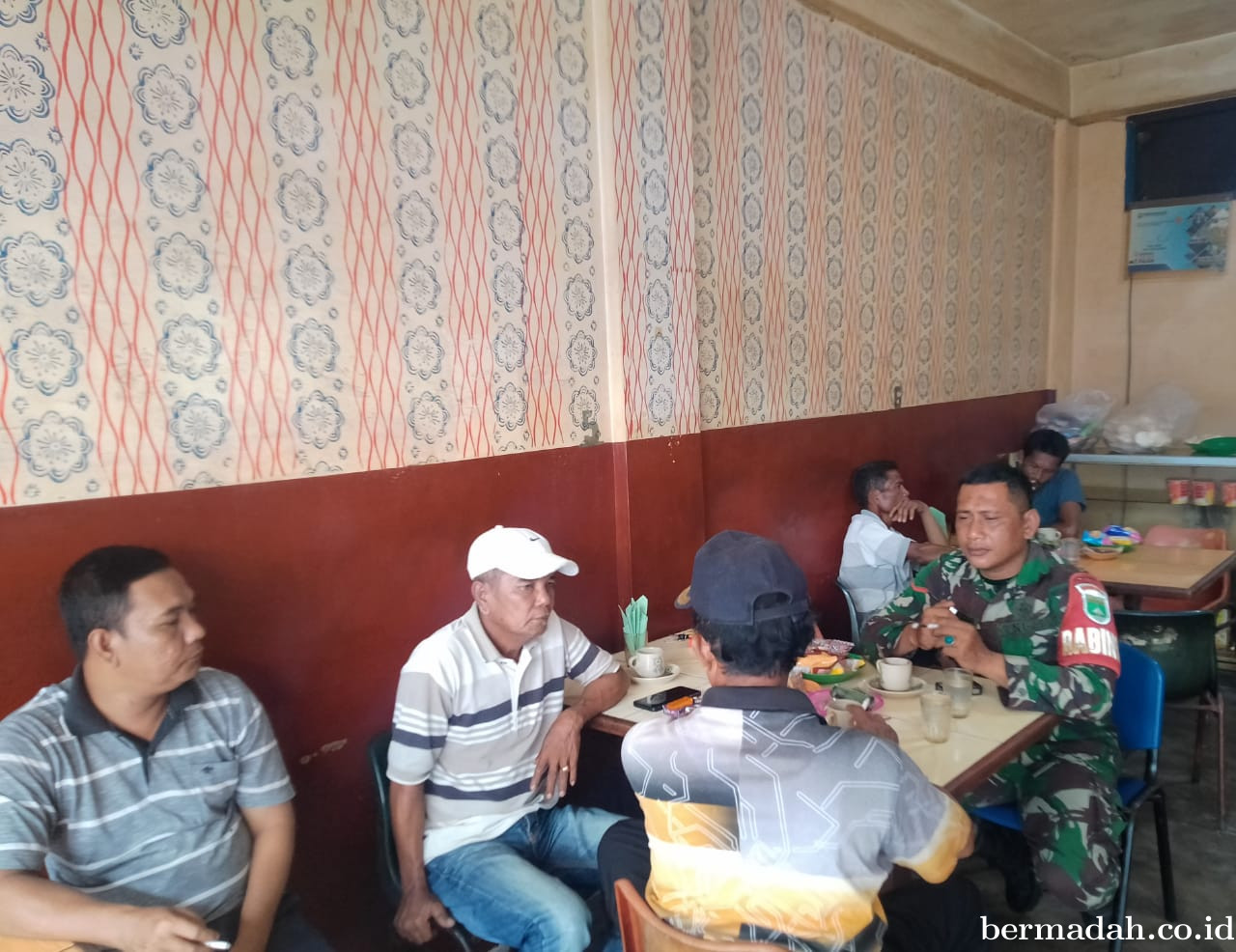 Sabtu 15 November, Babinsa Koramil 02/Sungai Apit Komsos di Kelurahan Sungai Apit