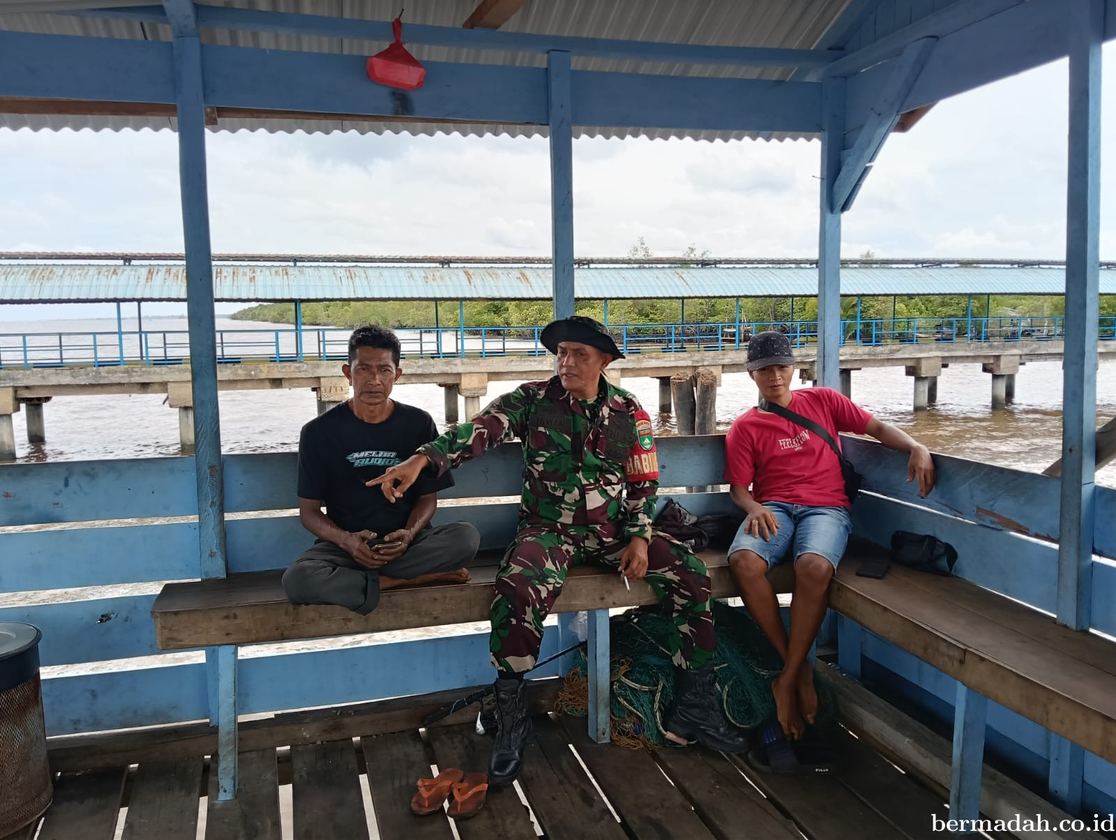 Selasa 18 November, Babinsa Koramil 02/Sungai Apit Komsos di Kampung Penyengat