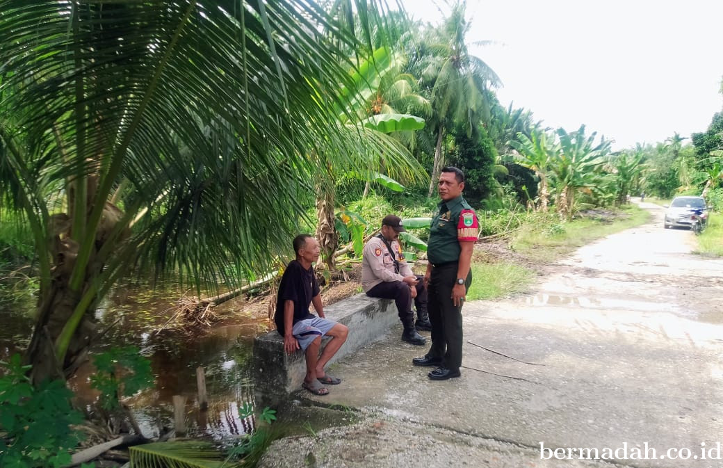 Selasa 25 November, Babinsa Koramil 02/Sungai Apit Komsos di Kampung Harapan