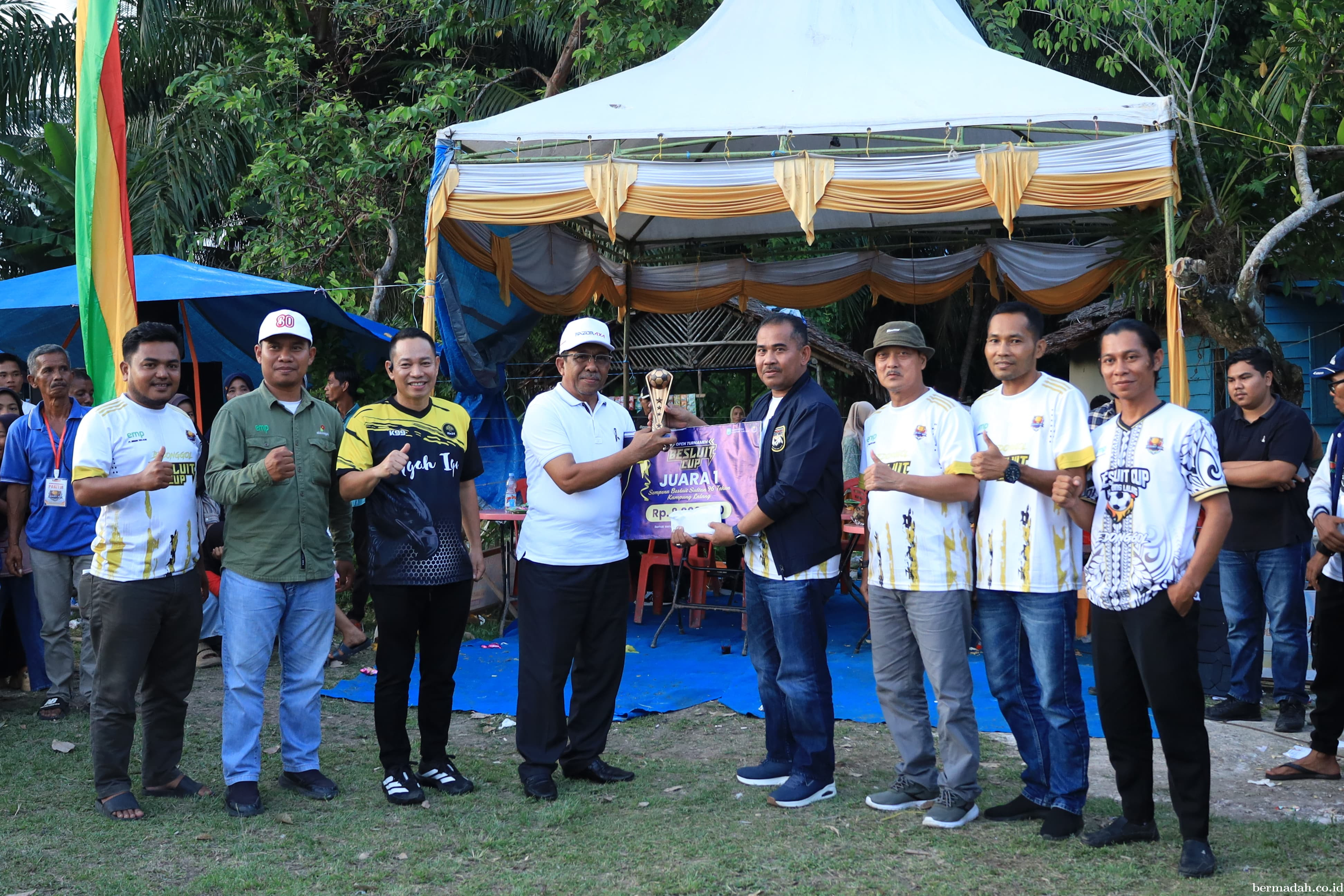 Penonton Padati Lapangan Kampung Lalang, Besluit Cup I 2025 Resmi Ditutup